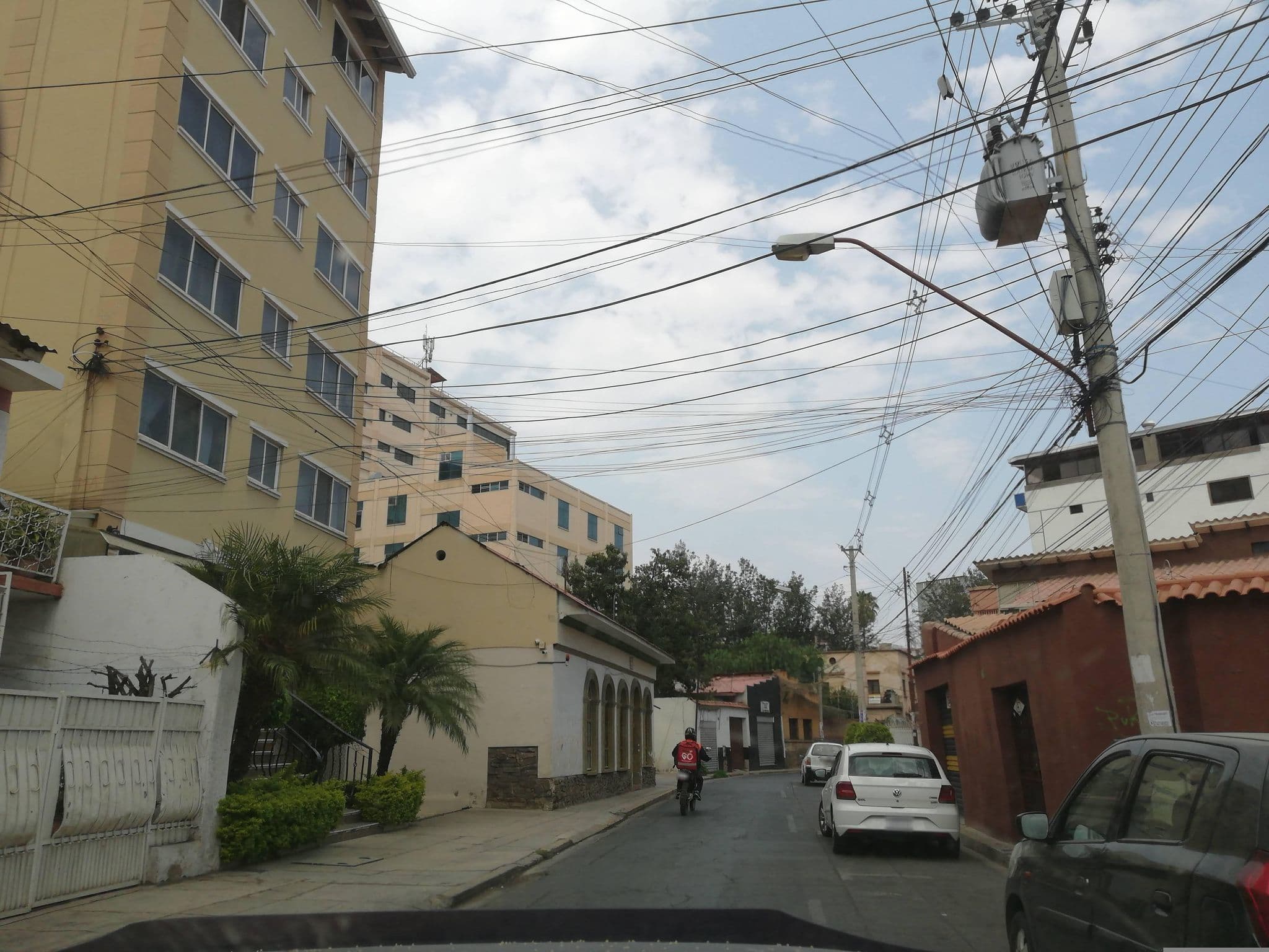 Street view near jaguar house, Cochabamba — © jjiglesias (CC BY-SA · Mapillary)