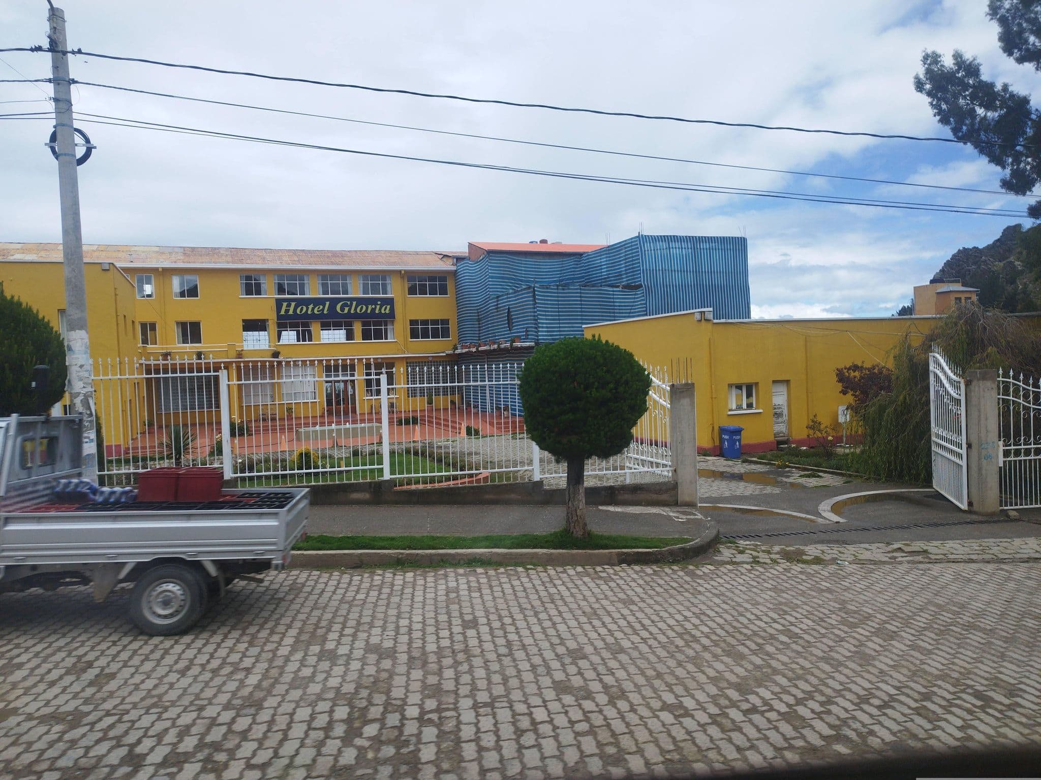 Street view near Gloria Hotel Copacabana, Copacabana — © rodolfovar (CC BY-SA · Mapillary)