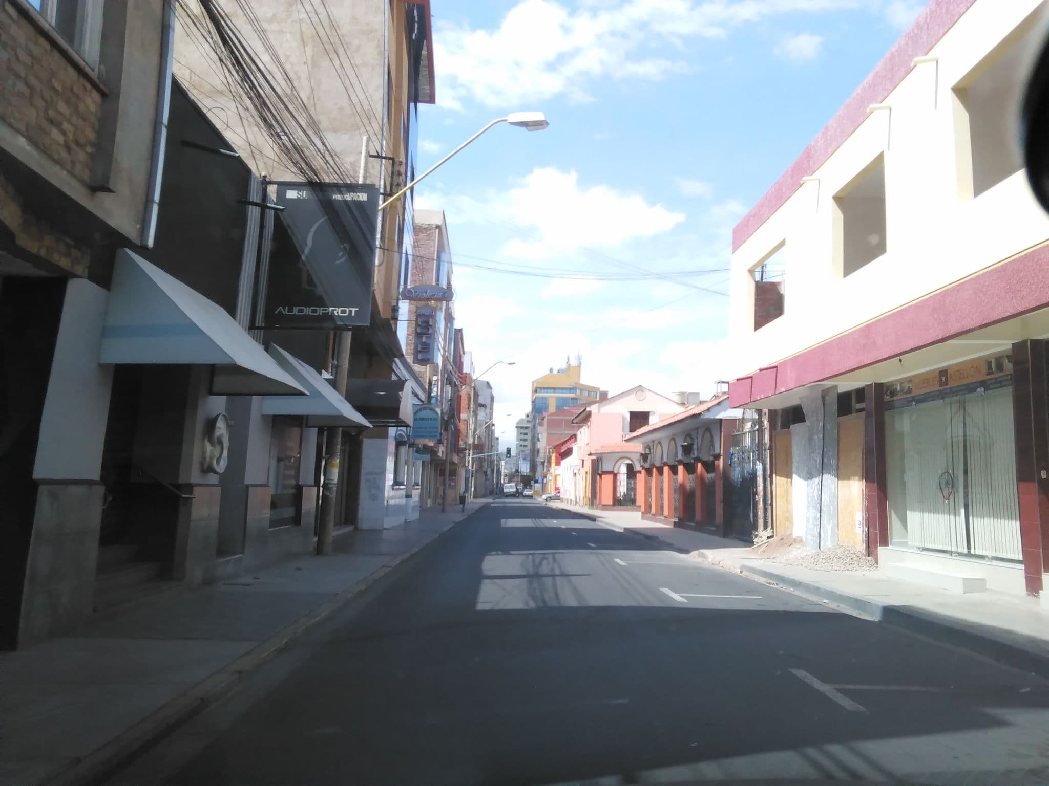 Street view near Aparthotel Violettas, Cochabamba — © vane789 (CC BY-SA · Mapillary)