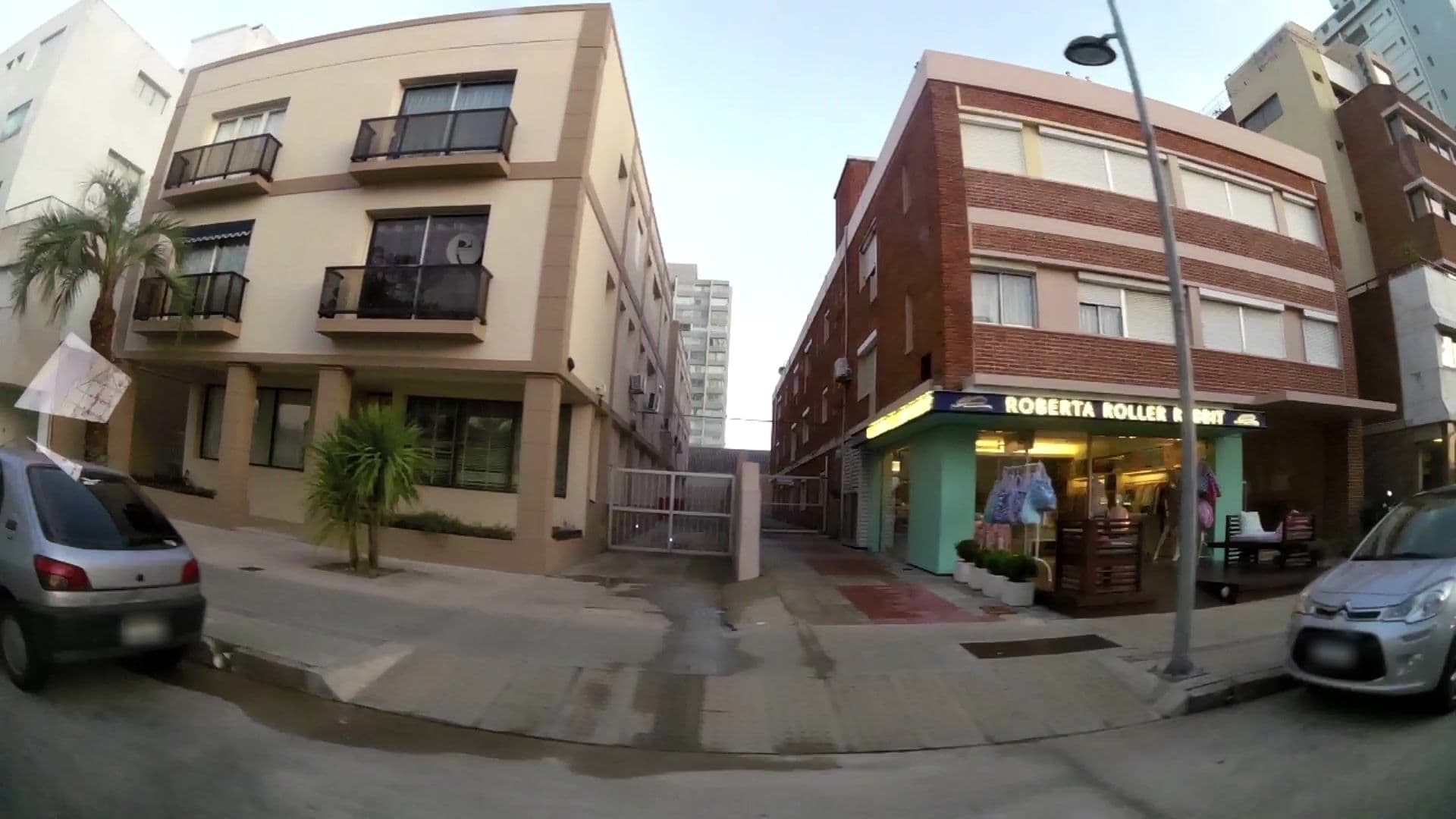 Street view near Piscina Hotel El Remanso, Punta del Este — © kaartcam (CC BY-SA · Mapillary)