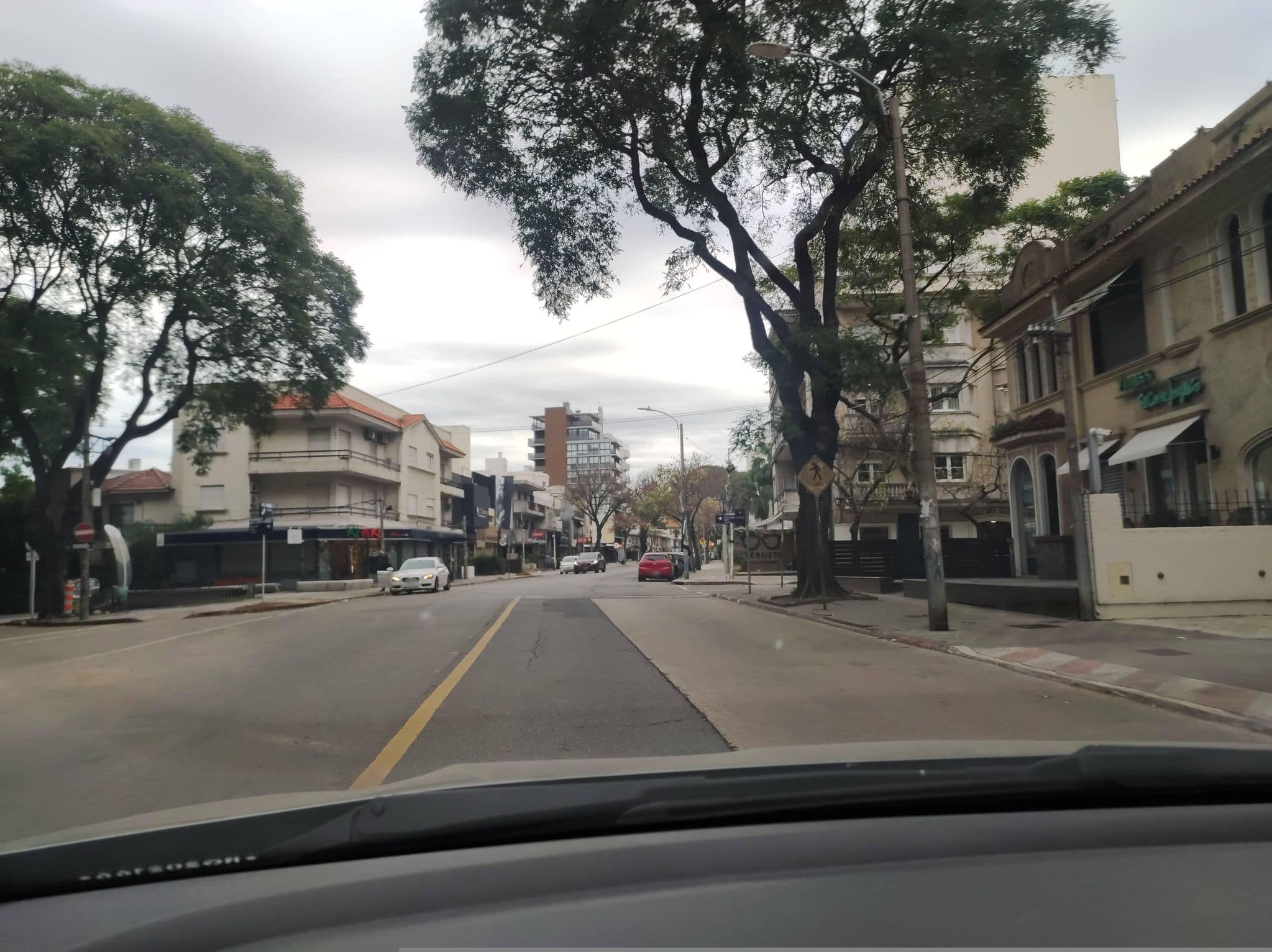 Street view near Patricia Pérez Ubal, Montevideo — © sirgabouy (CC BY-SA · Mapillary)