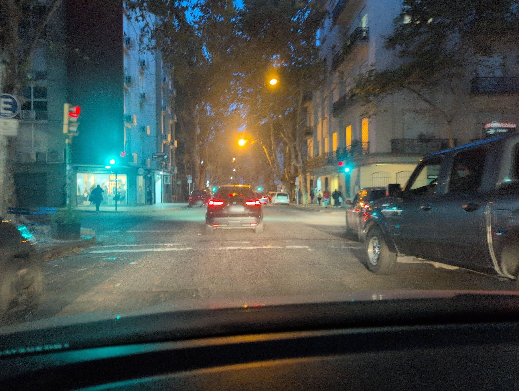 Street view near El Viajero Downtown, Montevideo — © sirgabouy (CC BY-SA · Mapillary)