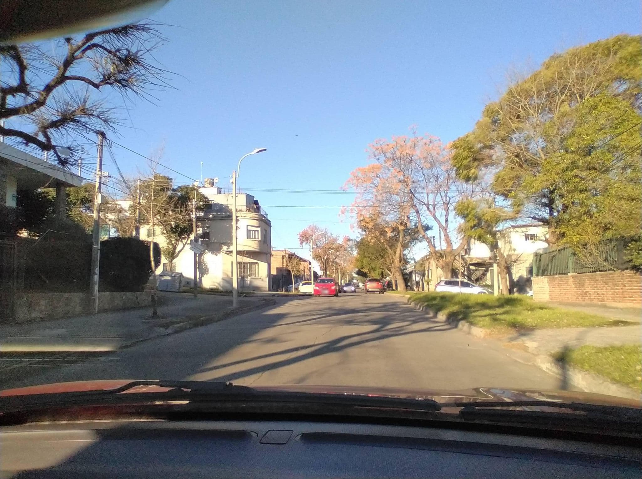 Street view near Hotel Momentos, Montevideo — © freesoft_Uy (CC BY-SA · Mapillary)