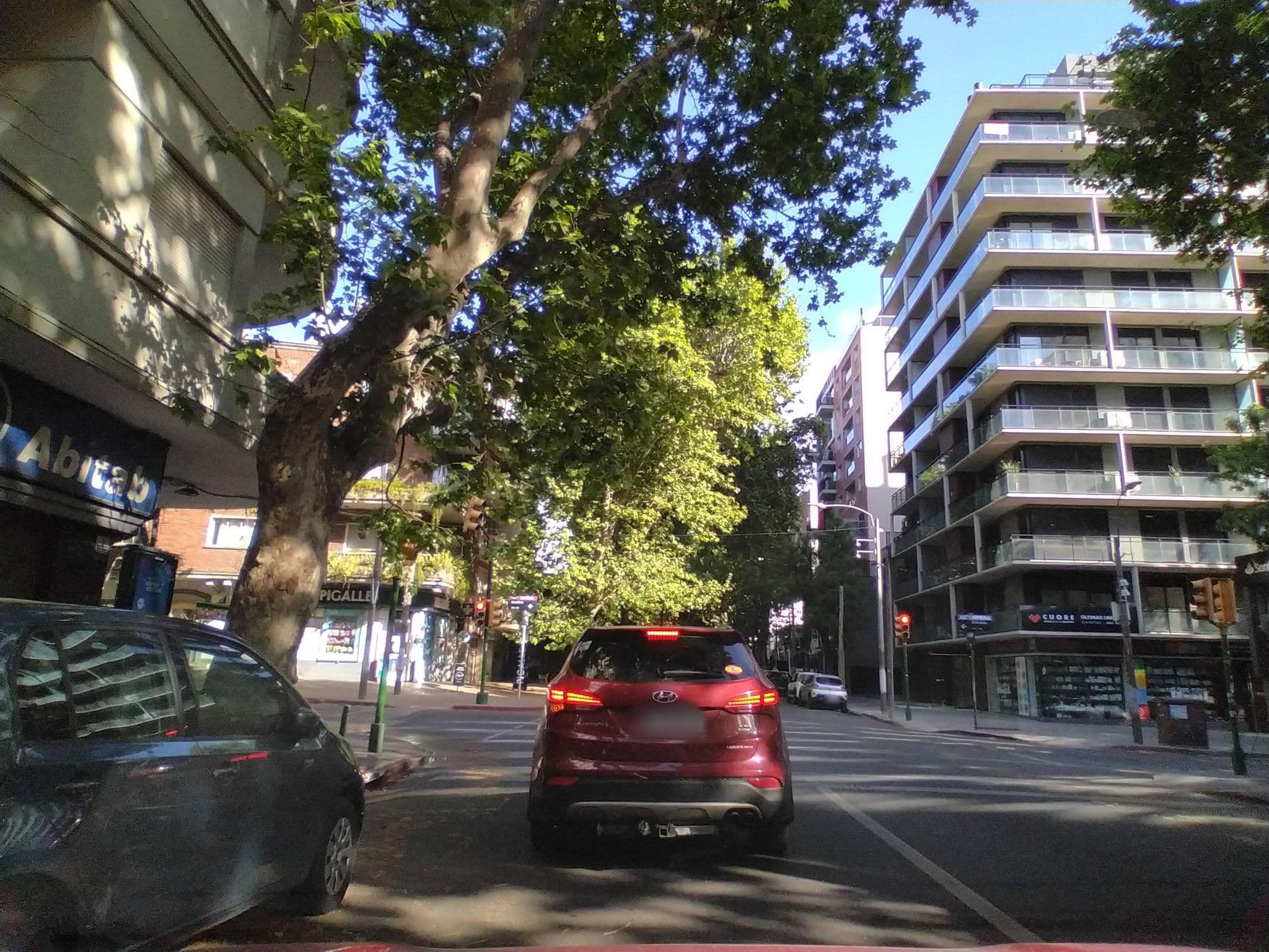 Street view near @HomeHostel, Montevideo — © freesoft_Uy (CC BY-SA · Mapillary)