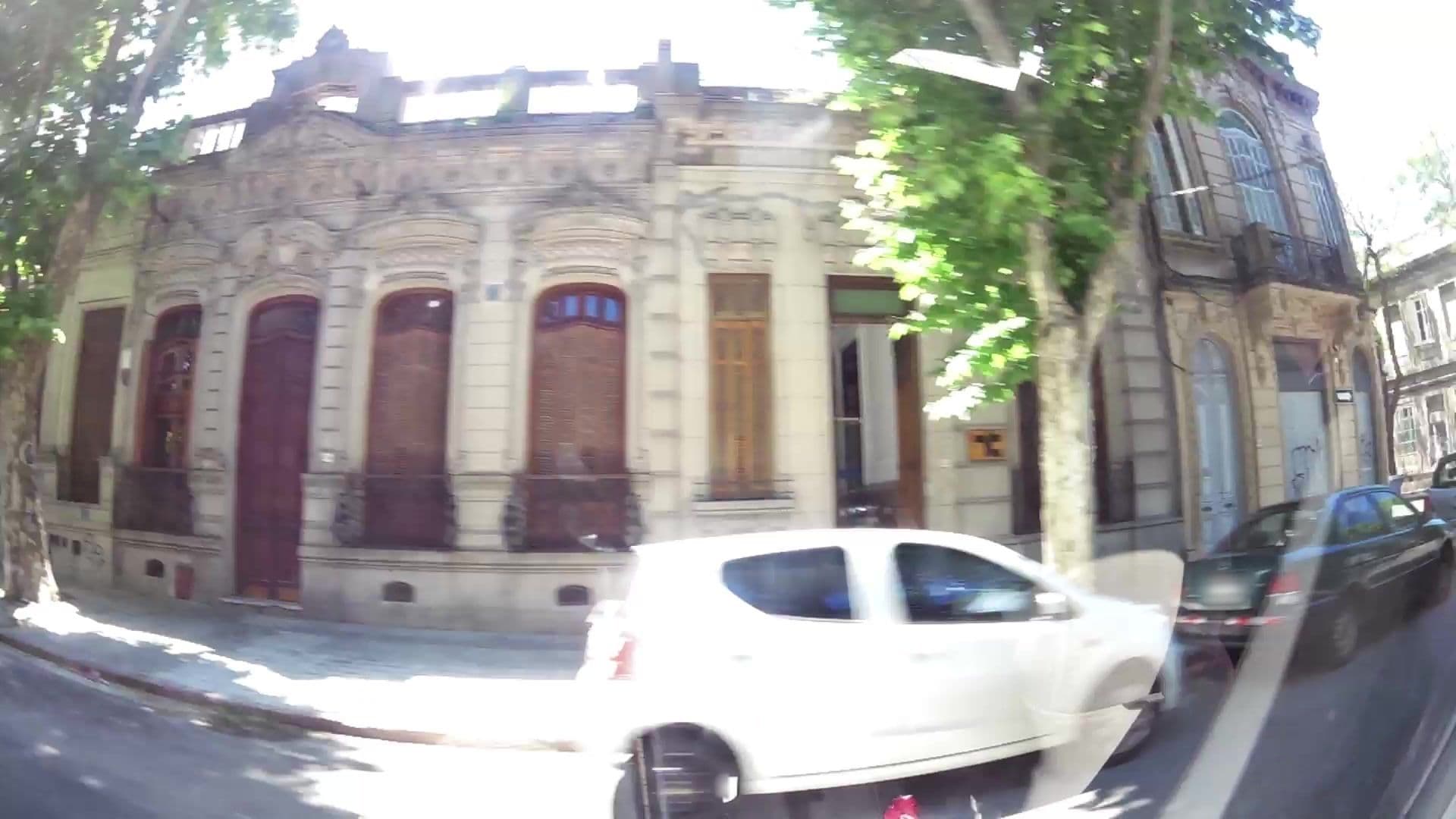 Street view near Club And Bar Hostel, Montevideo — © kaartcam (CC BY-SA · Mapillary)