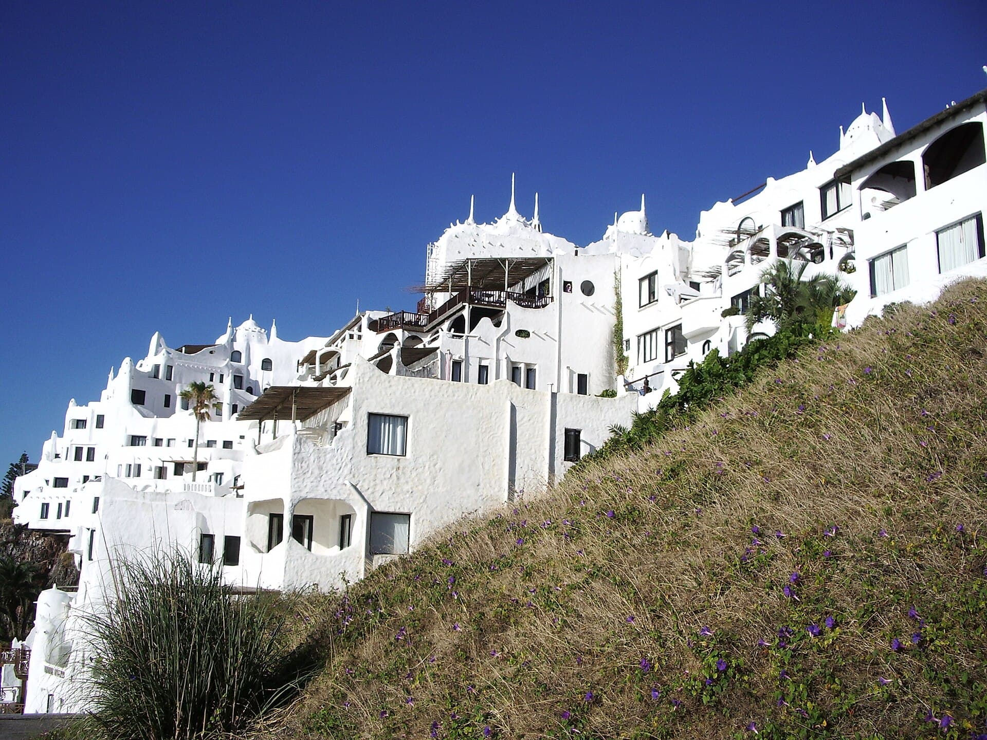Casapueblo (via Wikimedia Commons, CC BY-SA 3.0)
