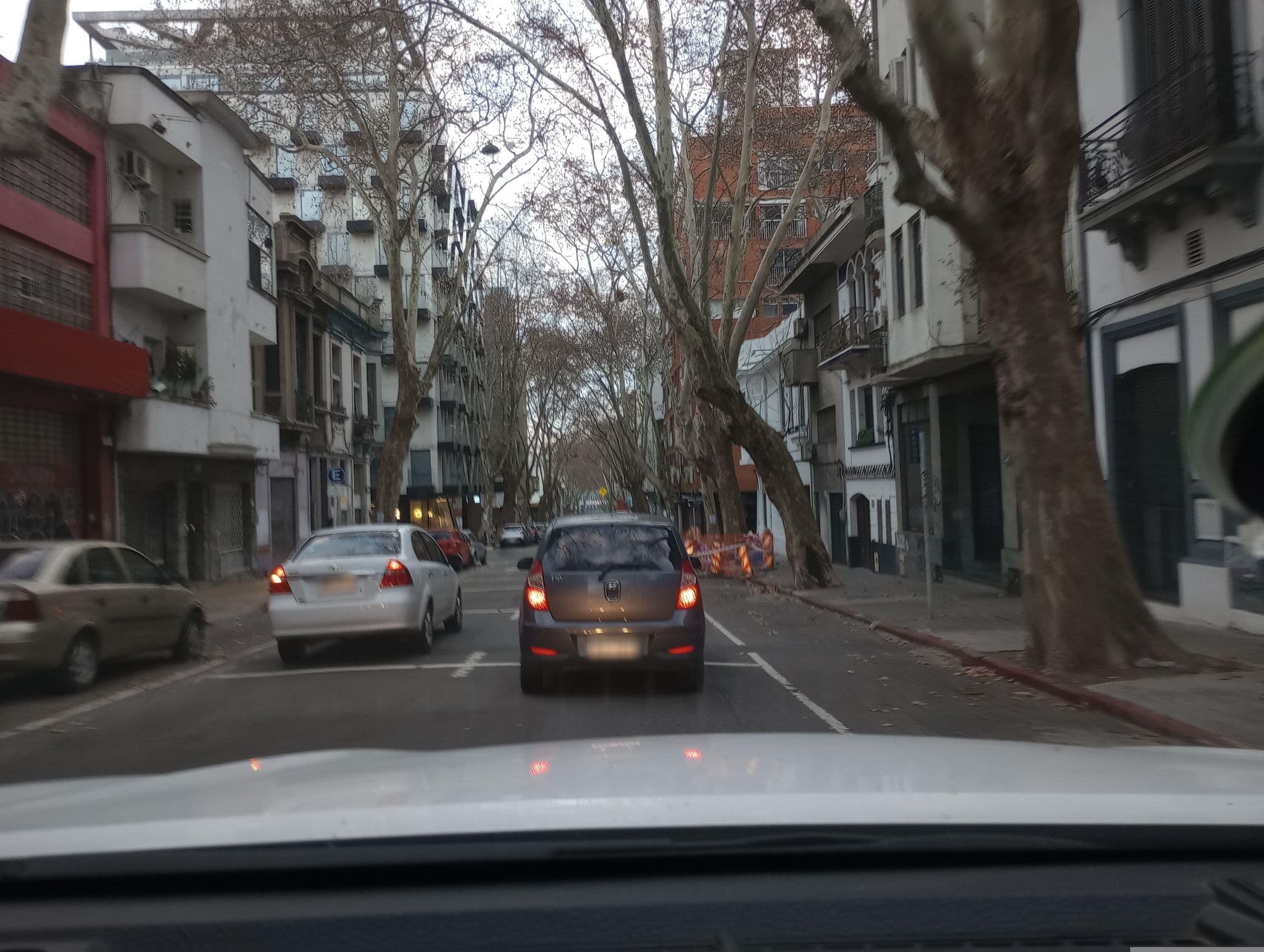 Street view near Hosteling International Montevideo, Montevideo — © viniv (CC BY-SA · Mapillary)
