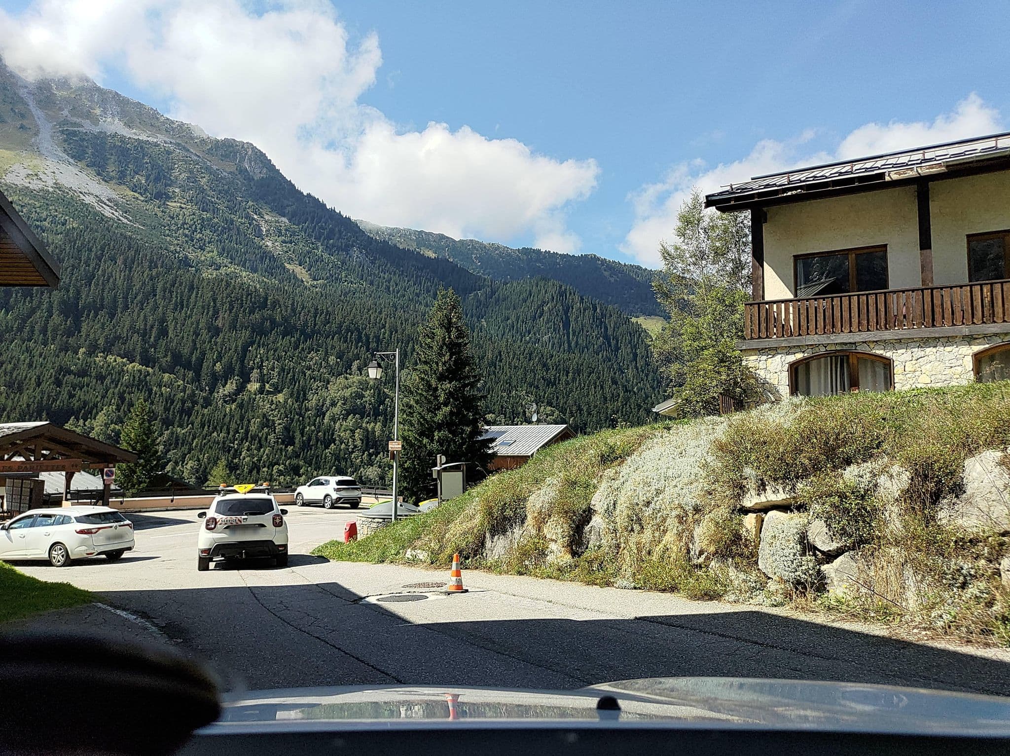 Street view near Le Télémark, Courchevel — © MatthieuF4FNE (CC BY-SA · Mapillary)