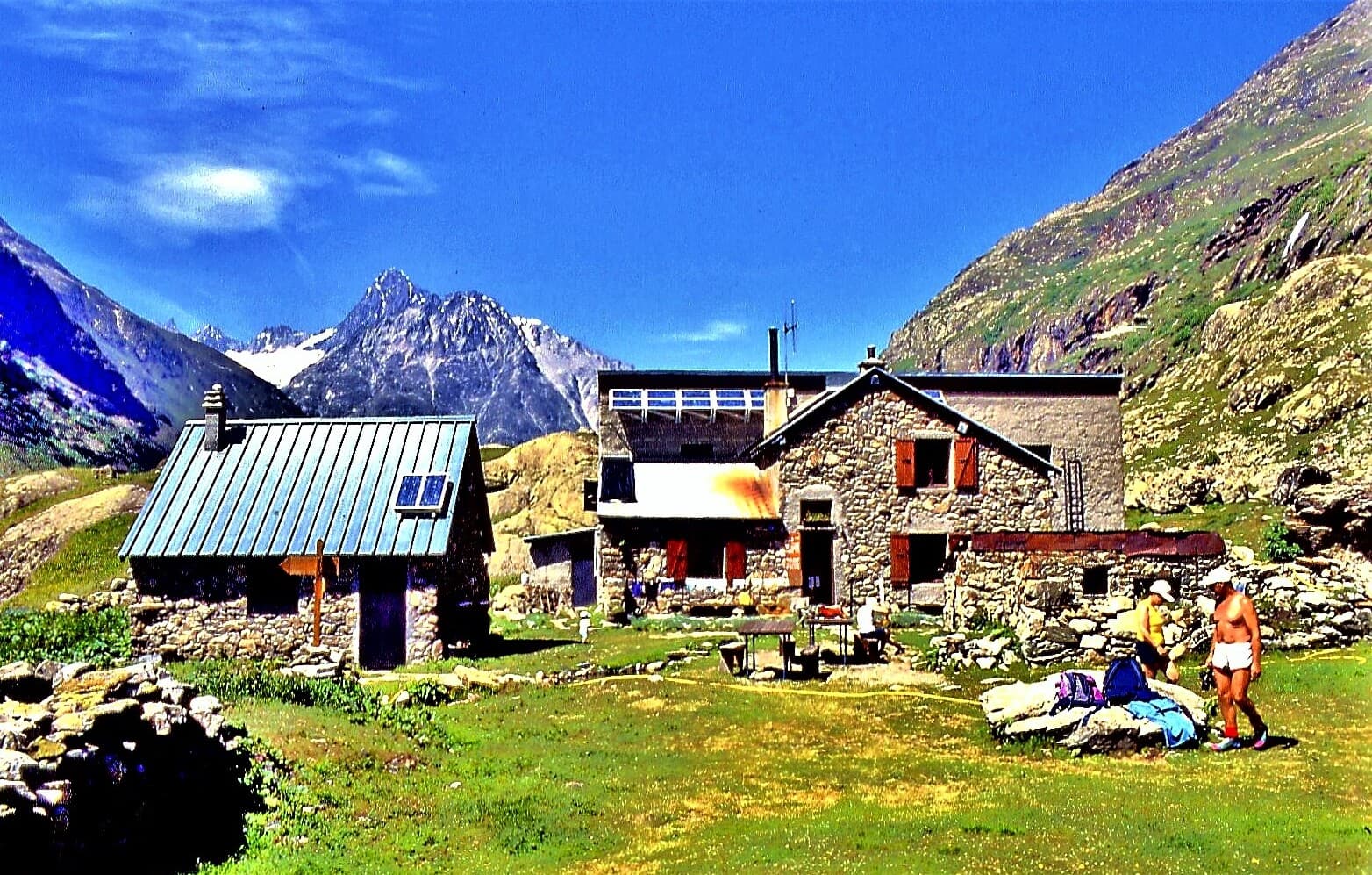 Refuge de la Lavey (via Wikimedia Commons, CC BY-SA 4.0)