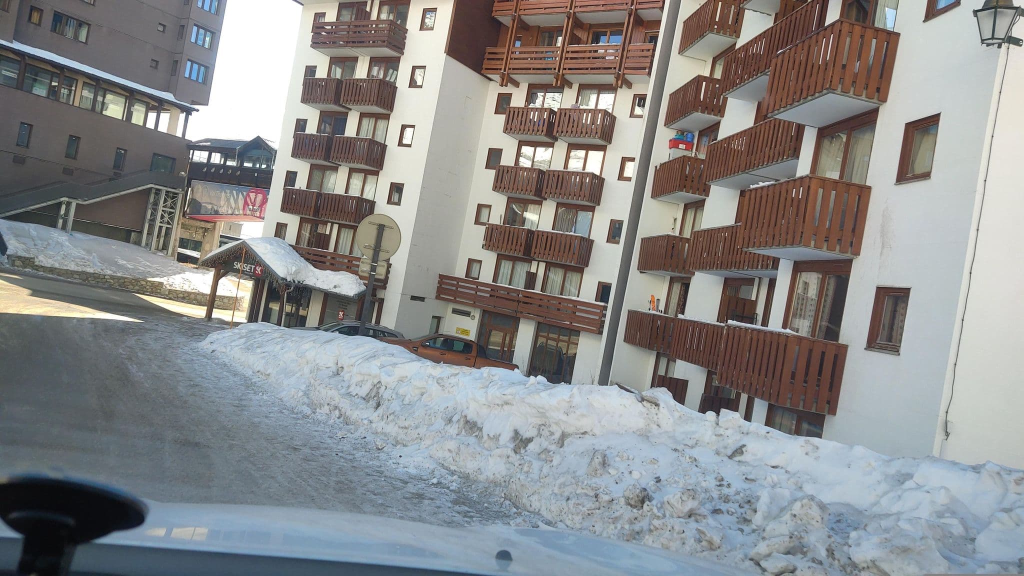 Street view near L'Altineige, Val Thorens — © MatthieuF4FNE (CC BY-SA · Mapillary)