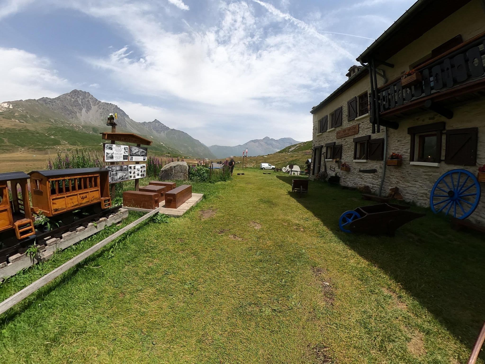 Street view near Refuge du Petit Mont Cenis, Modane — © eric_s (CC BY-SA · Mapillary)