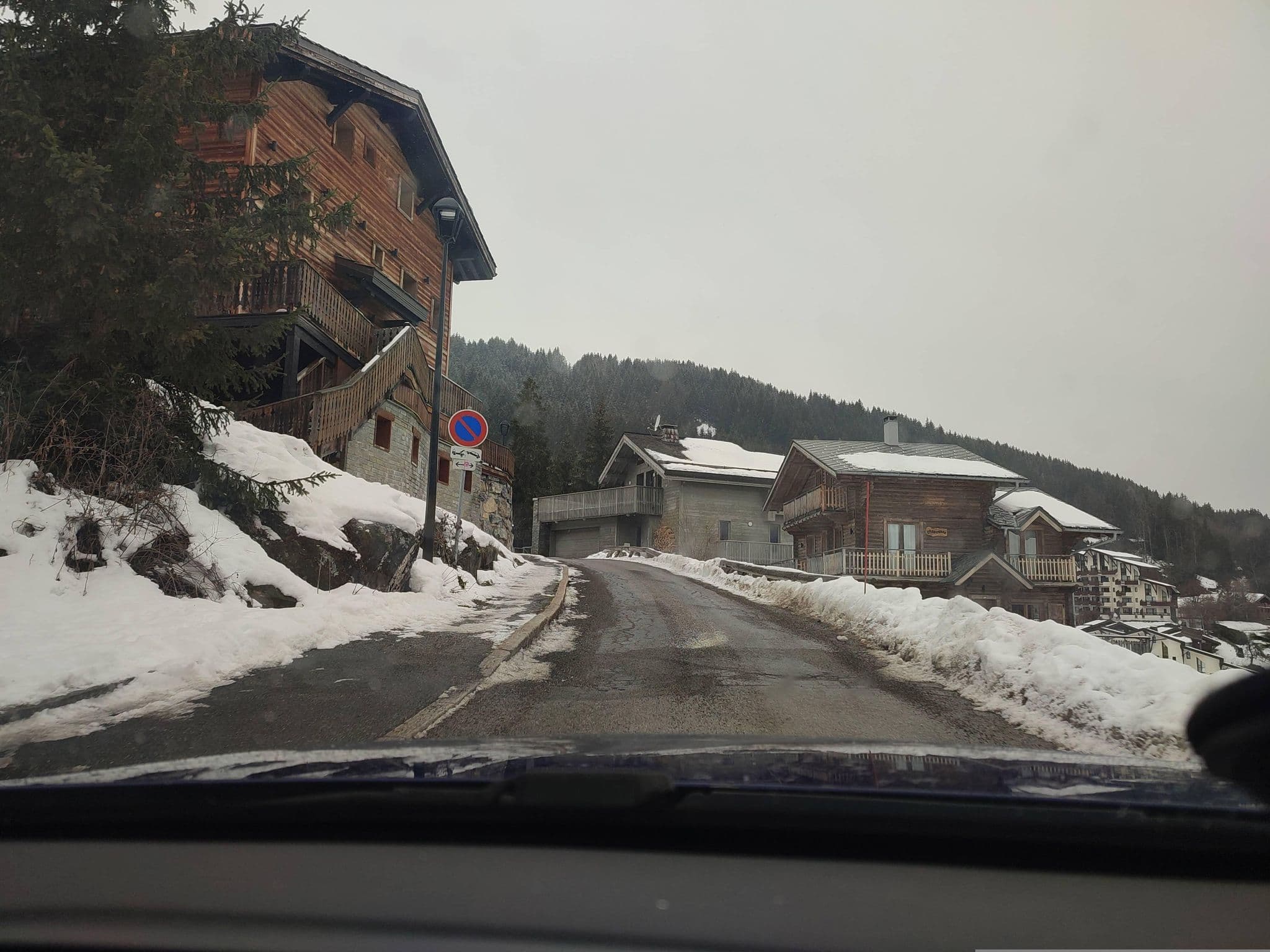 Street view near Le Grand Bois, Méribel — © VincentCoq (CC BY-SA · Mapillary)
