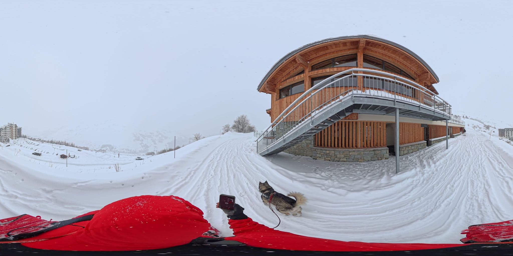 Street view near L'Ours Blanc, Val Thorens