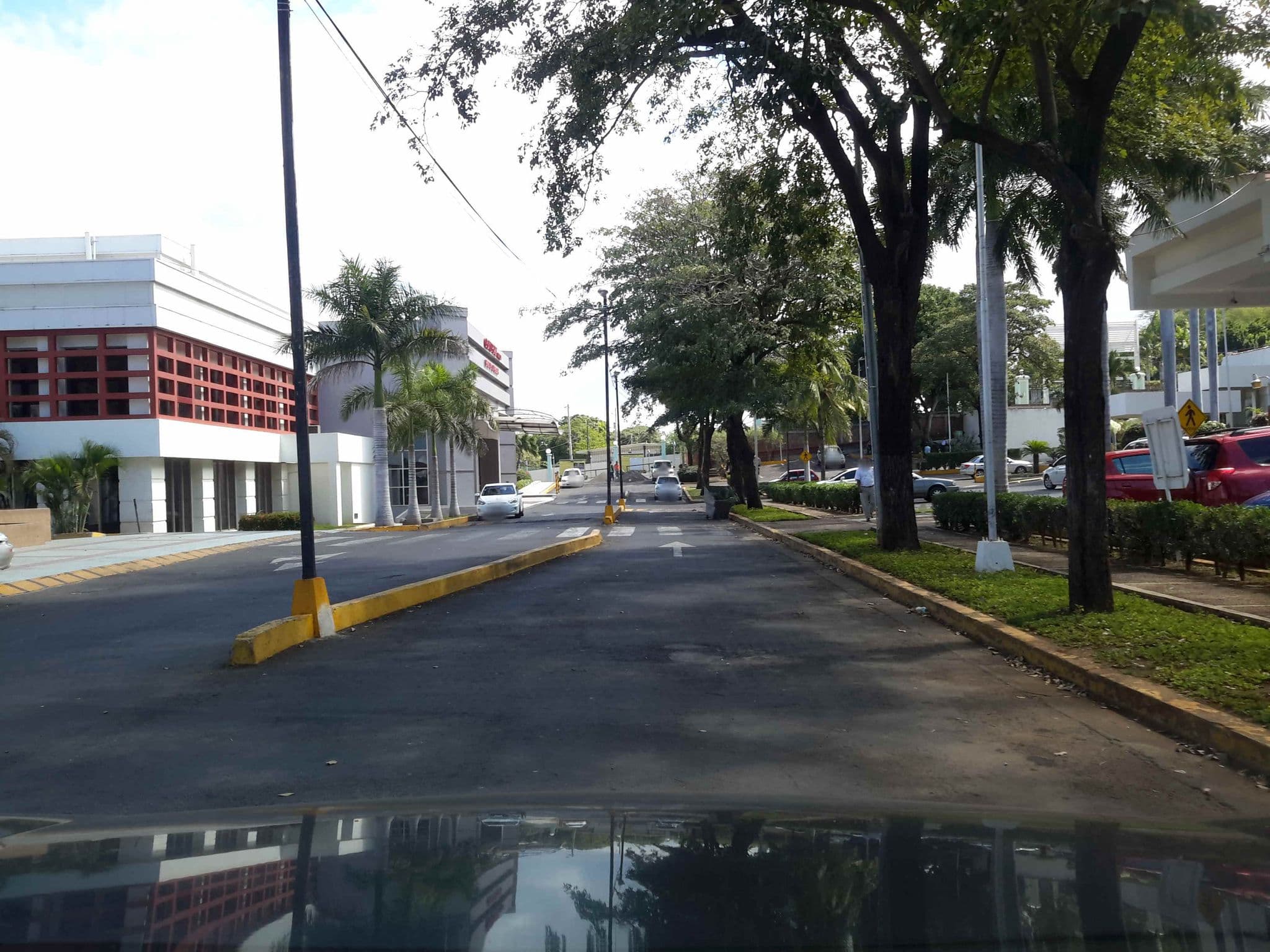 Street view near Hotel Crowne Plaza, Managua — © jaakkoh (CC BY-SA · Mapillary)