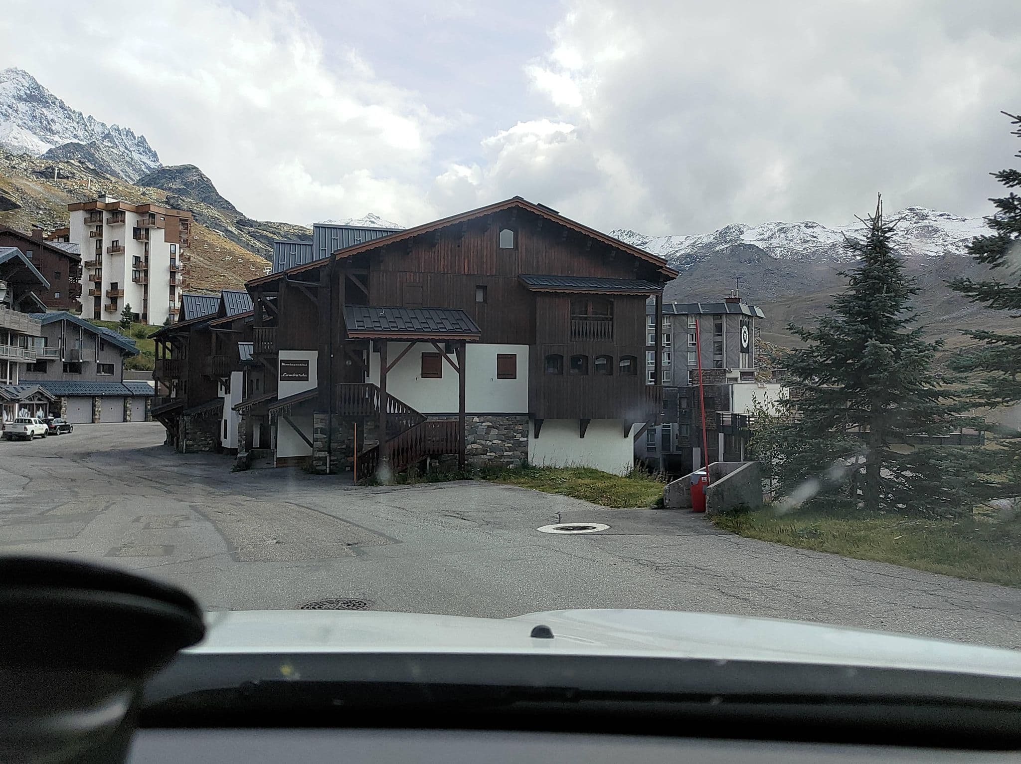 Street view near Les Trois Vallées, Val Thorens