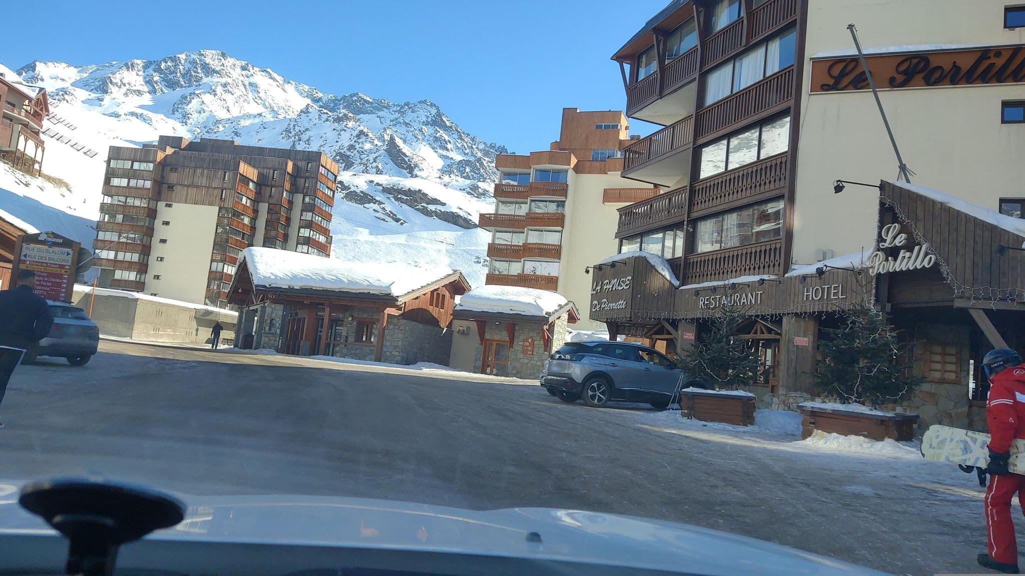 Street view near Le Portillo, Val Thorens