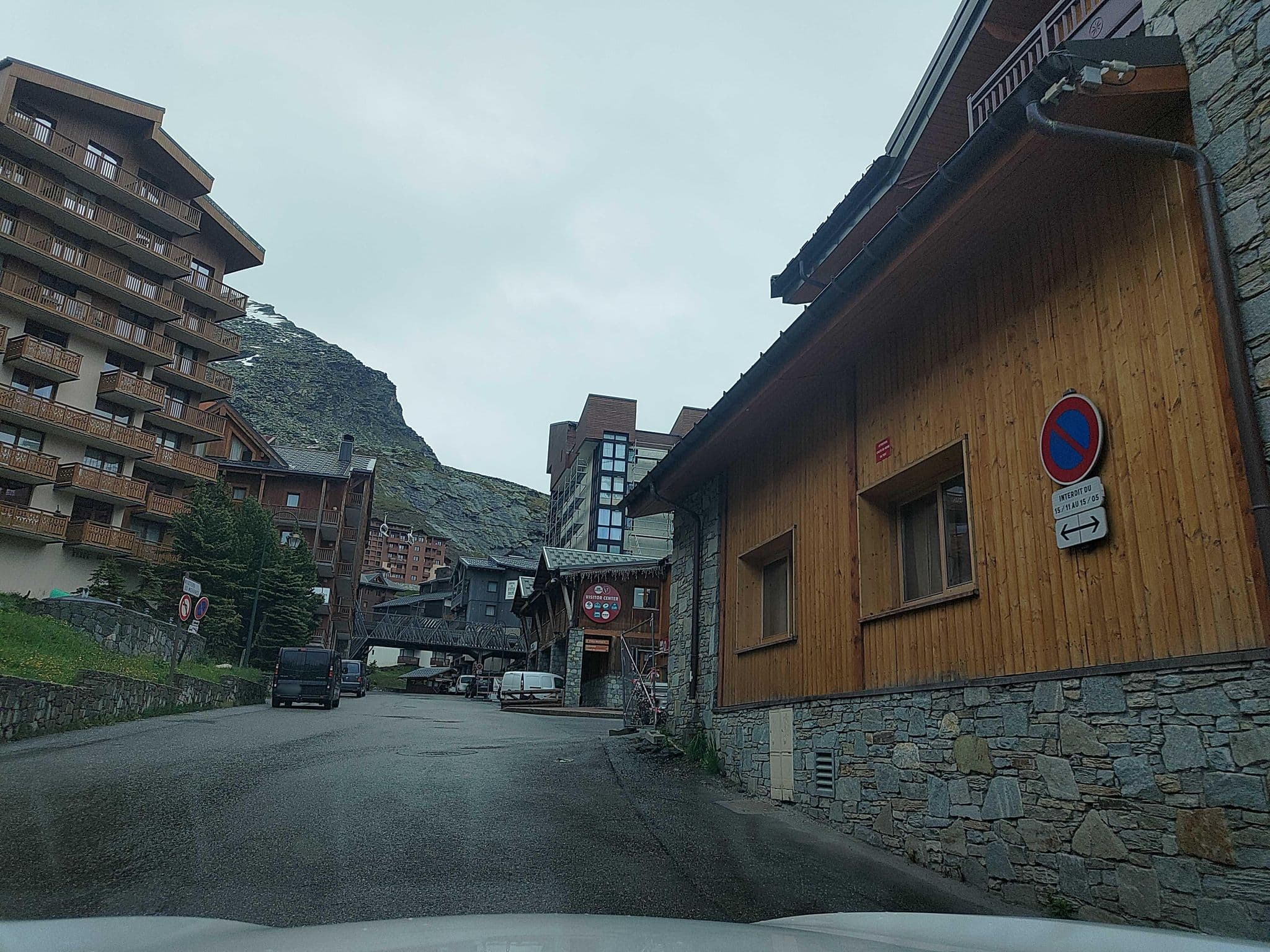 Street view near L'Arche, Val Thorens
