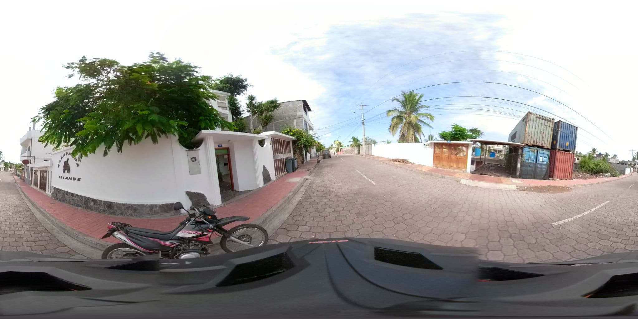 Street view near Hotel Palace Galapagos, Puerto Ayora — © sdanielzer (CC BY-SA · Mapillary)