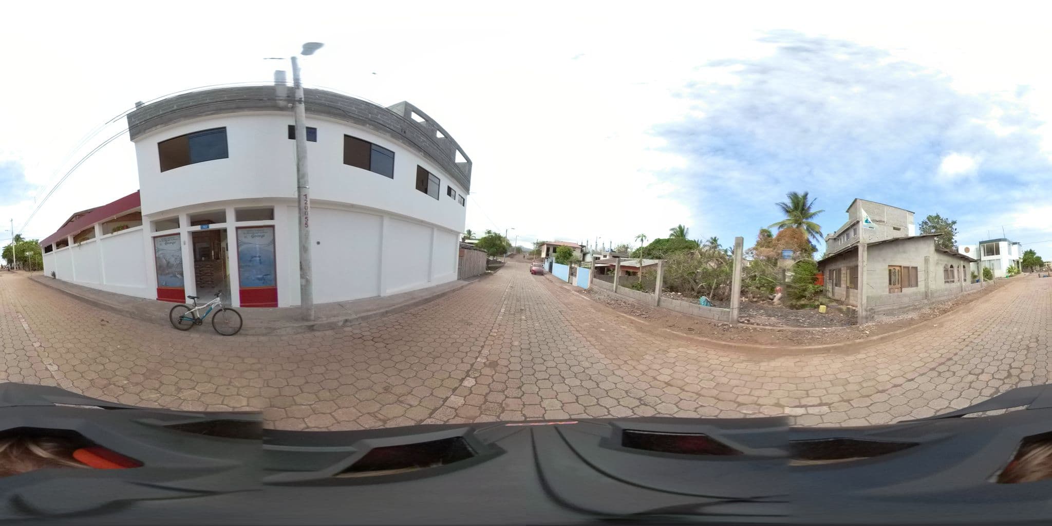 Street view near Mirada del Solitario George, Puerto Ayora — © sdanielzer (CC BY-SA · Mapillary)