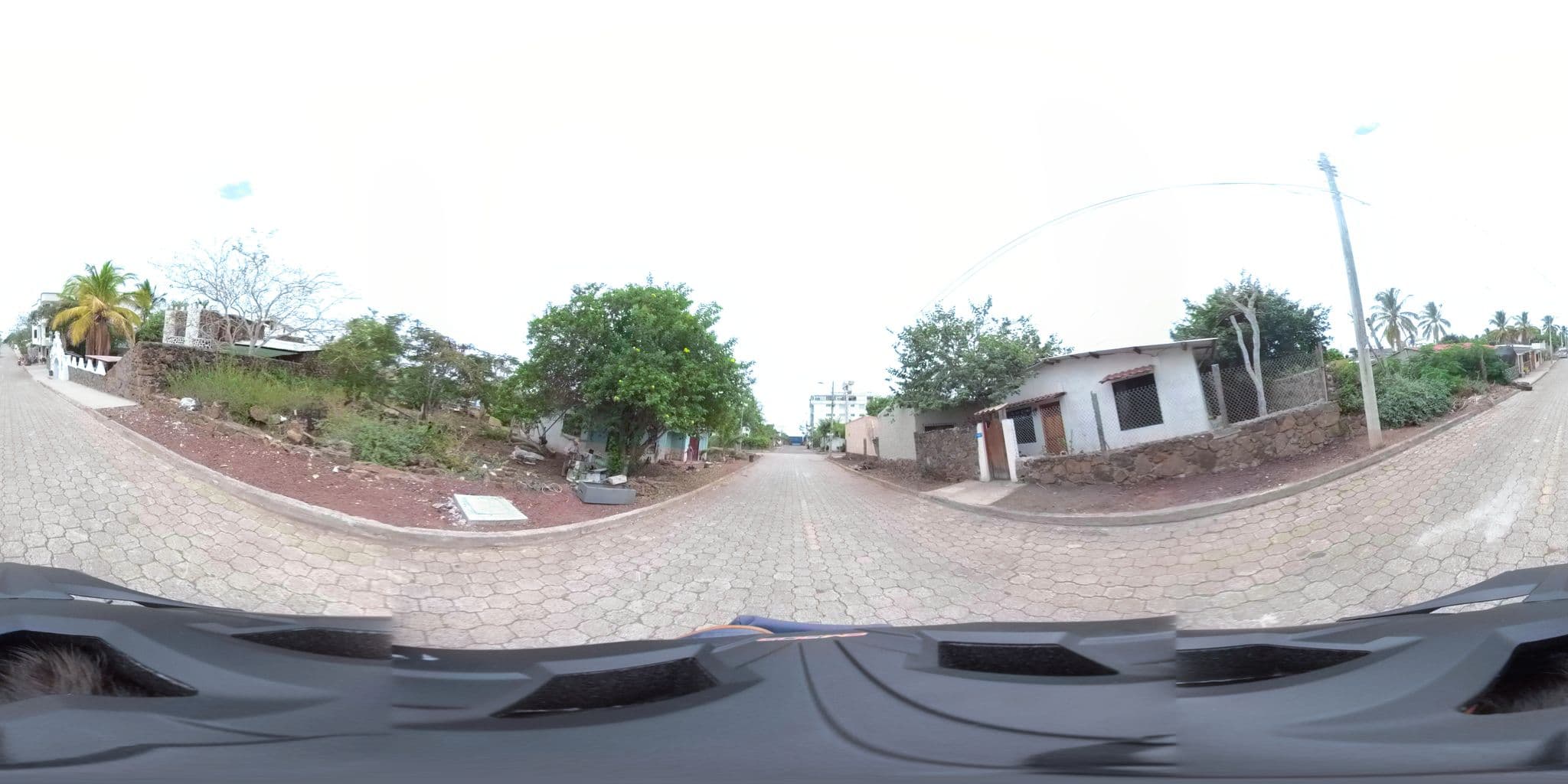 Street view near El Castillo Galapagos, Puerto Ayora — © sdanielzer (CC BY-SA · Mapillary)
