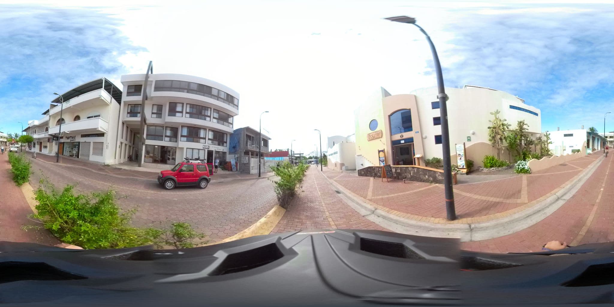 Street view near Hotel Solymar Galapagos, Puerto Ayora — © sdanielzer (CC BY-SA · Mapillary)