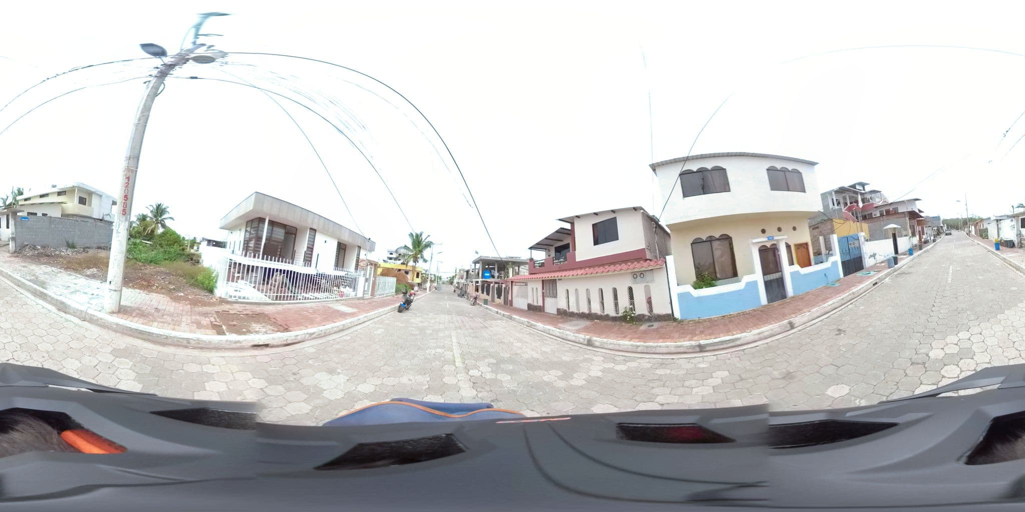 Street view near Galapagos Dove, Puerto Ayora — © sdanielzer (CC BY-SA · Mapillary)