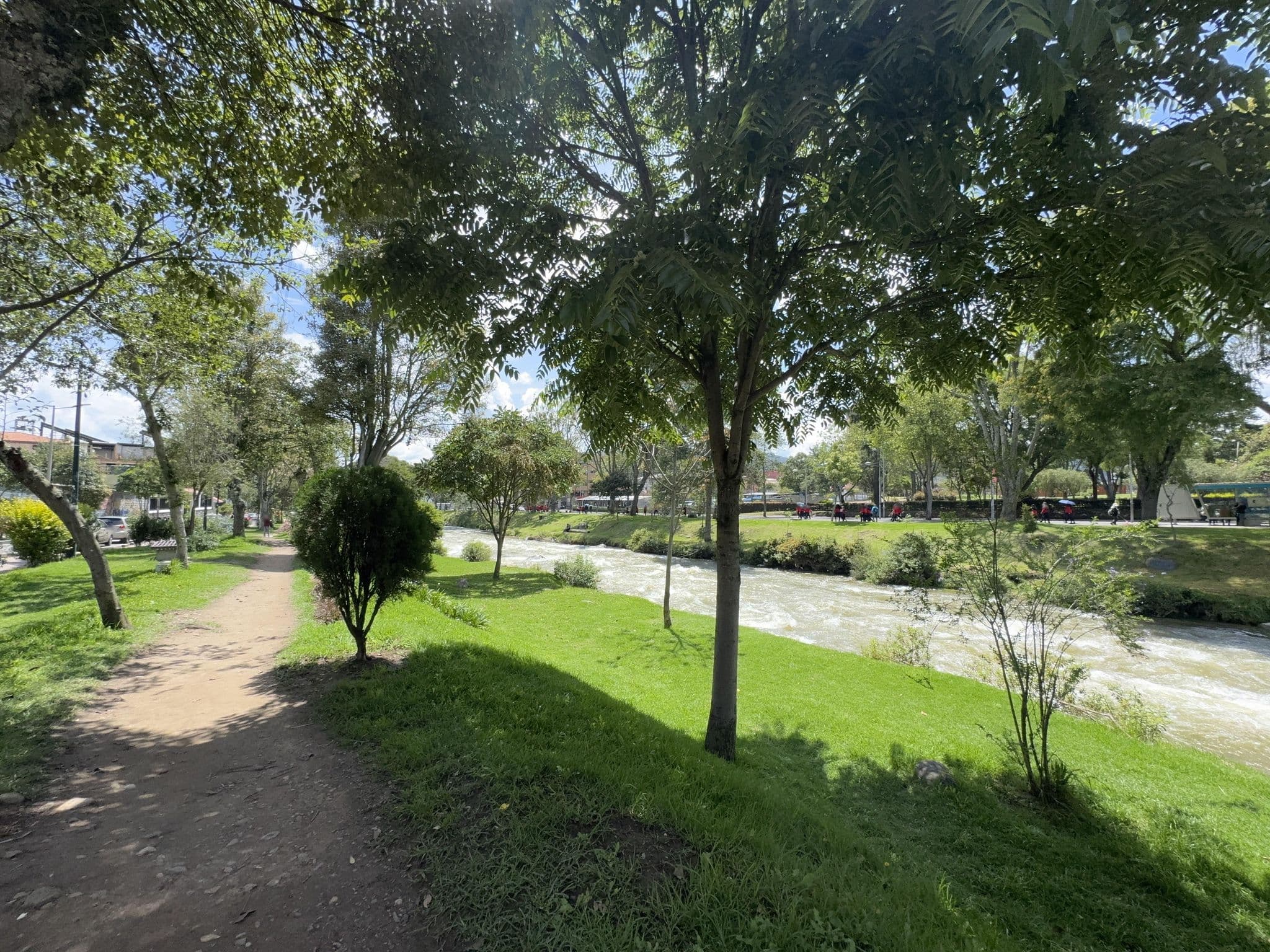 Street view near Villa Nova Inn, Cuenca — © yumbo121003 (CC BY-SA · Mapillary)