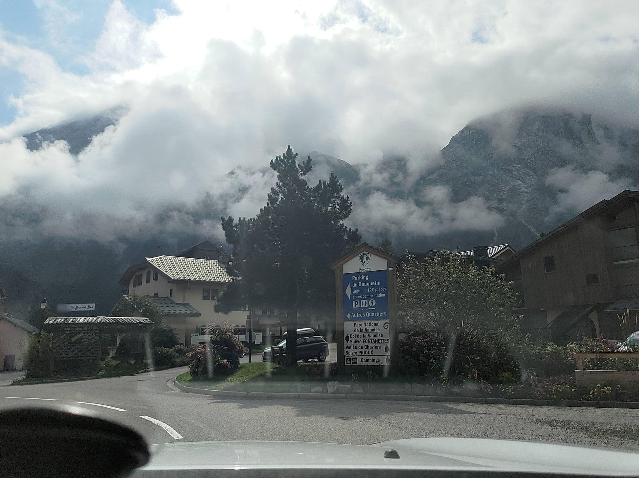 Street view near Hôtel A+, Courchevel — © MatthieuF4FNE (CC BY-SA · Mapillary)