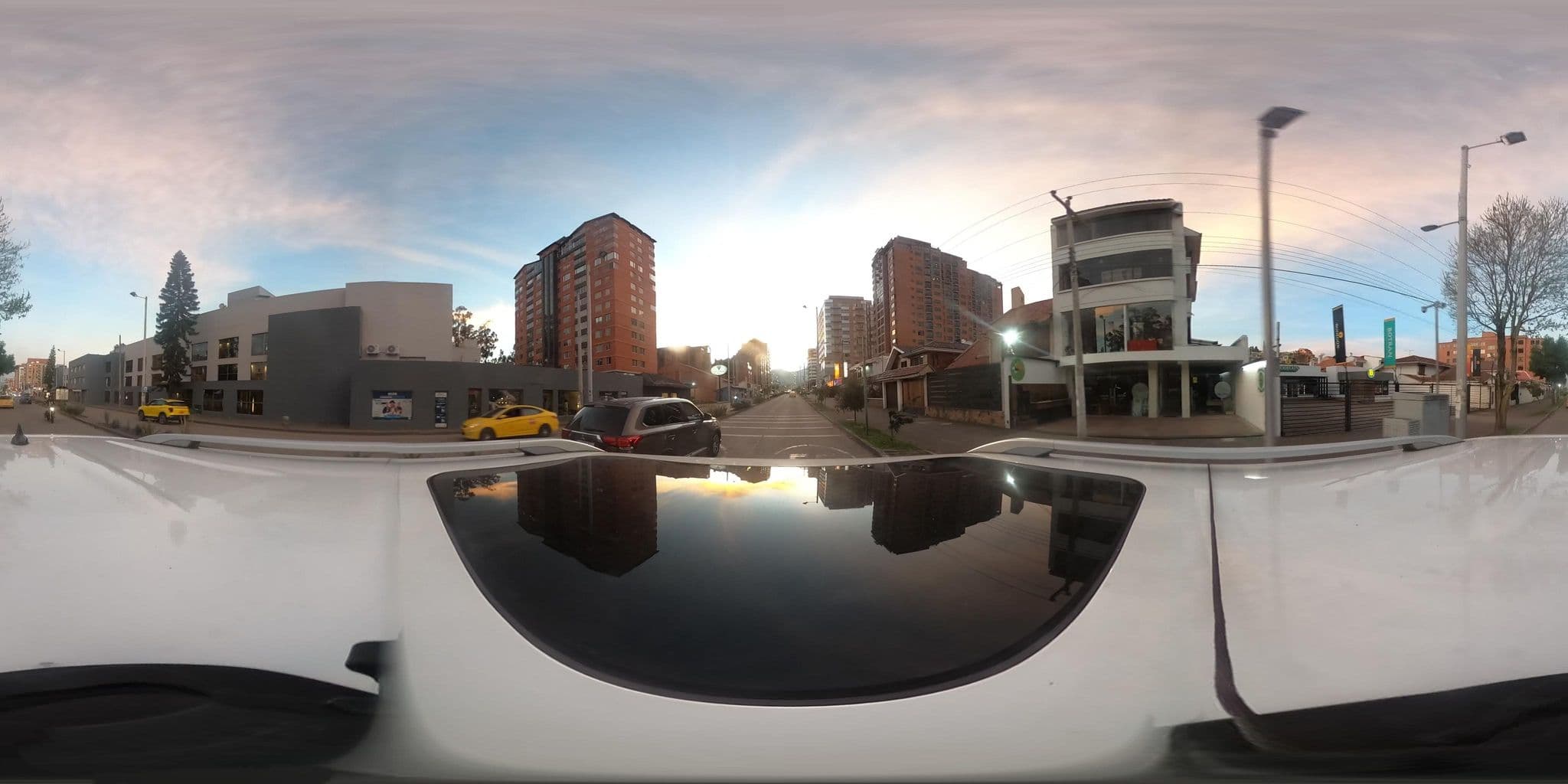 Street view near Hotel Oro Verde, Cuenca — © Hopen111 (CC BY-SA · Mapillary)