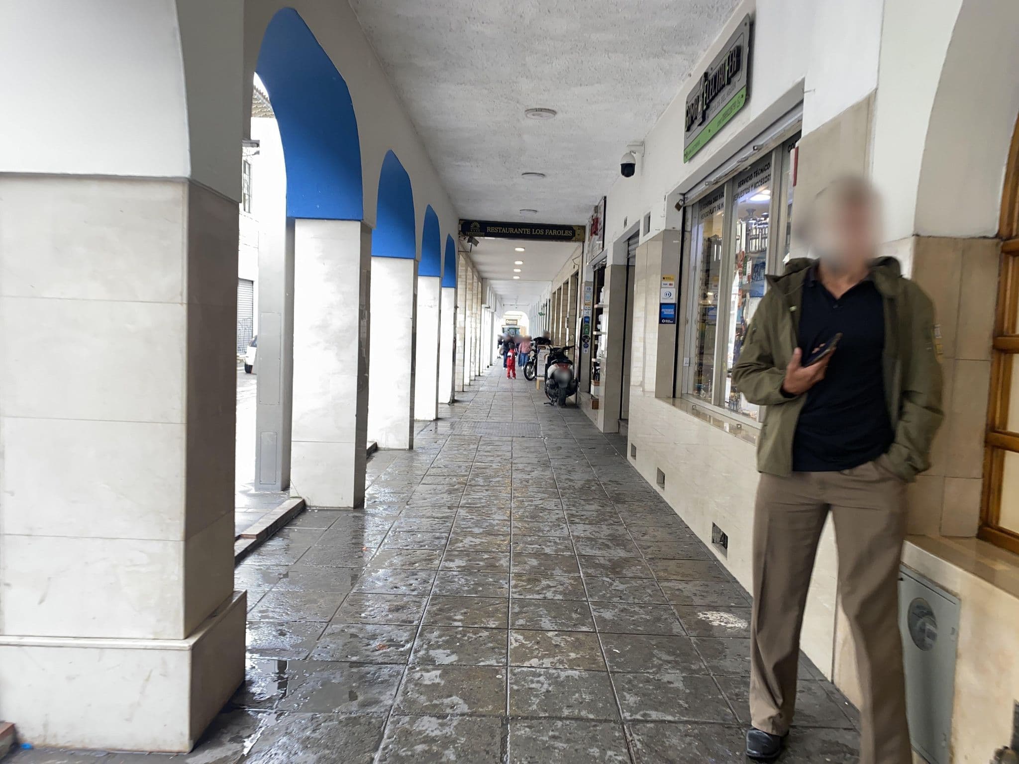 Street view near El Conquistador Hotel, Cuenca — © Mishel5 (CC BY-SA · Mapillary)