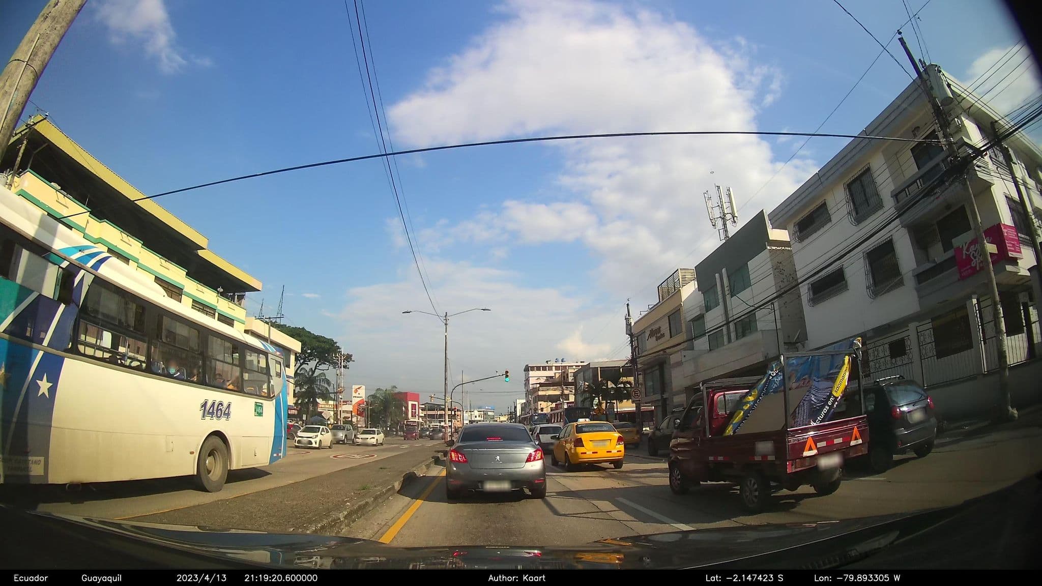 Street view near Garzota Inn, Guayaquil — © kaart_2 (CC BY-SA · Mapillary)