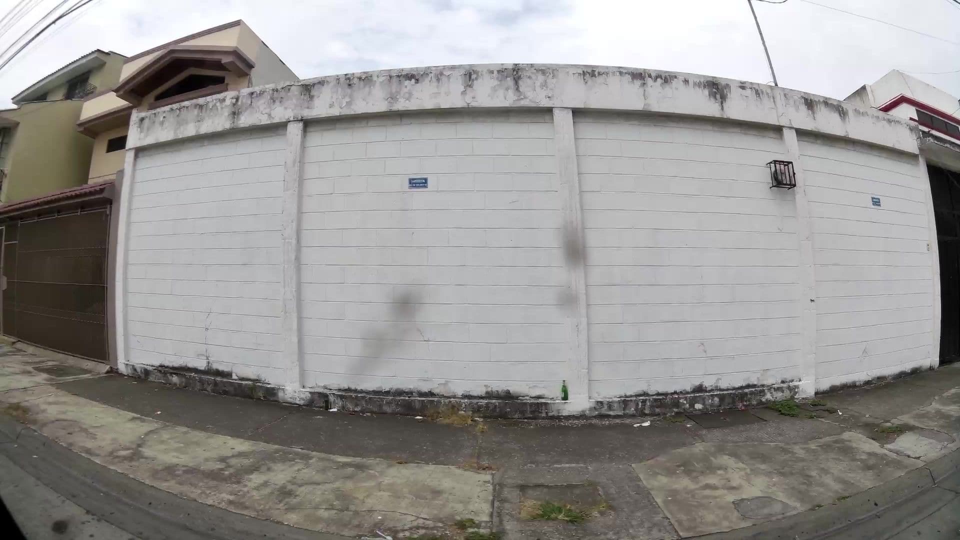 Street view near Villa Garza Inn, Guayaquil — © kaartcam (CC BY-SA · Mapillary)