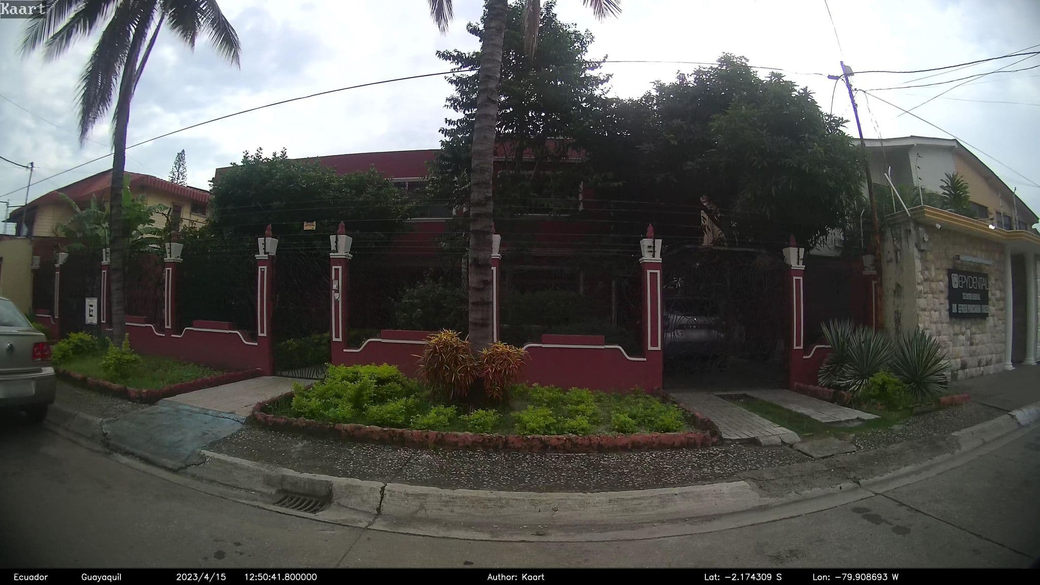 Street view near Hostel Nucapacha, Guayaquil — © kaart_2 (CC BY-SA · Mapillary)