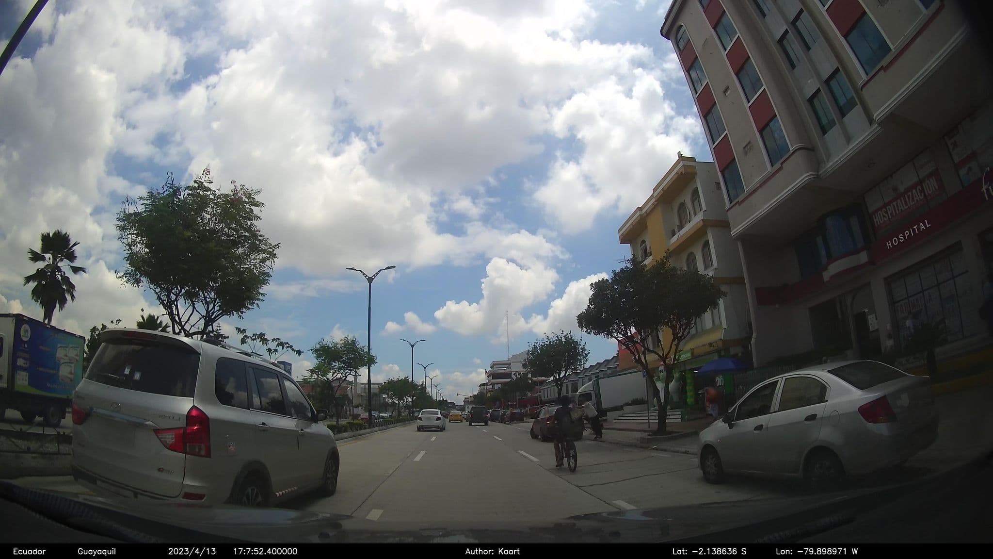 Street view near Gold Center Hotel, Guayaquil — © kaart_2 (CC BY-SA · Mapillary)