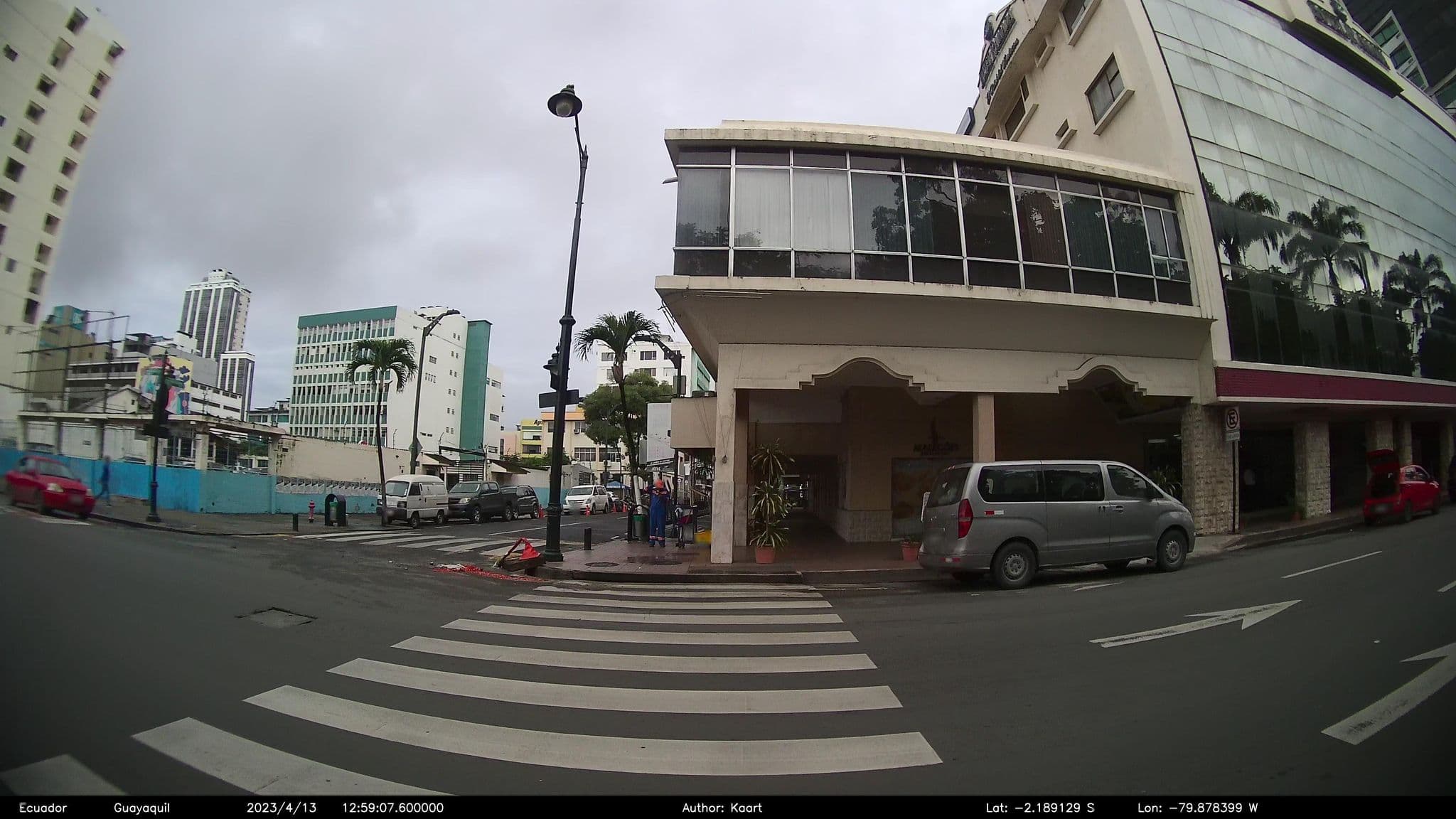 Street view near Hotel Ramada, Guayaquil — © kaart_2 (CC BY-SA · Mapillary)