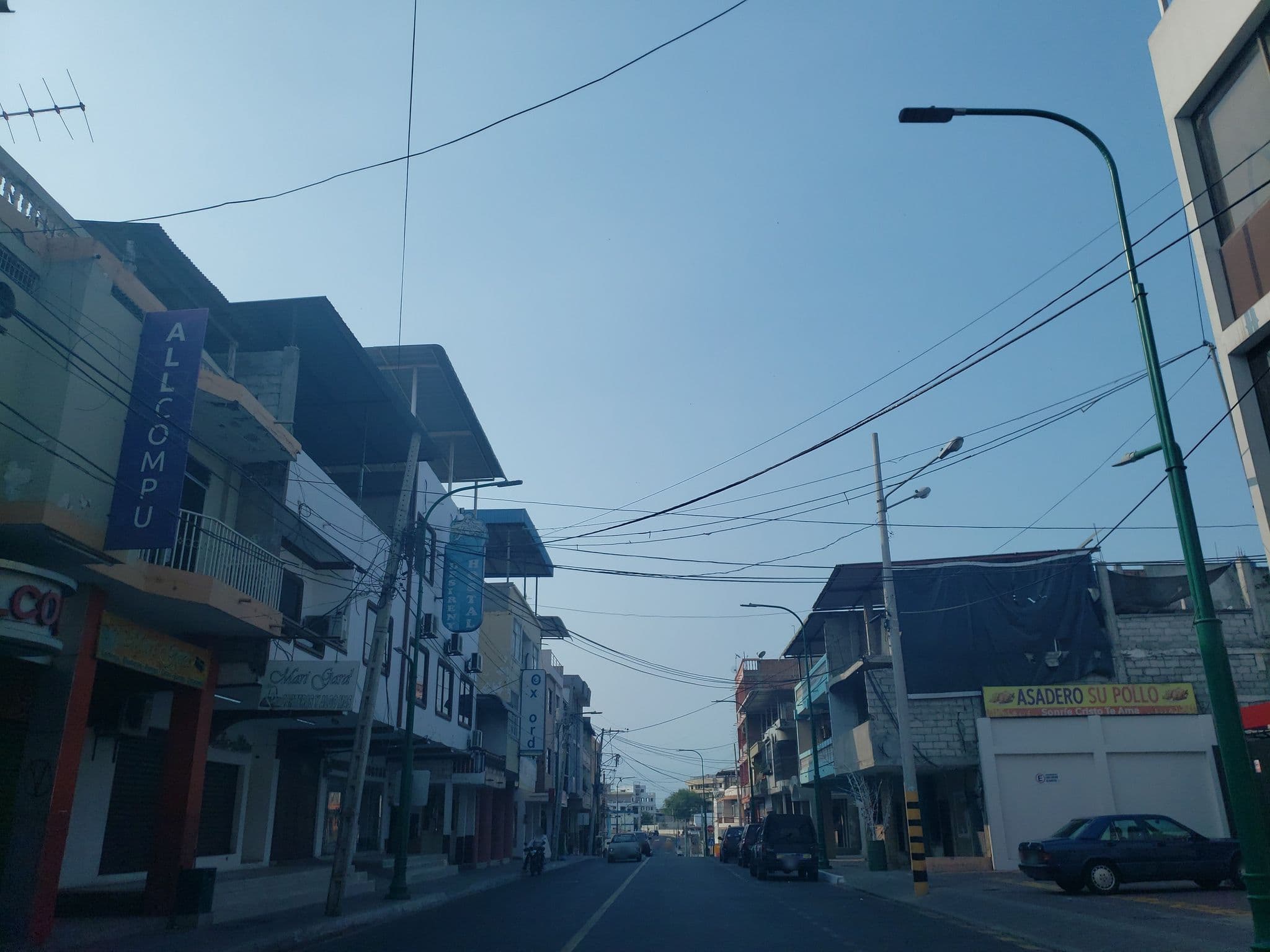 Street view near Hotel Desireny, Manta — © javendano (CC BY-SA · Mapillary)