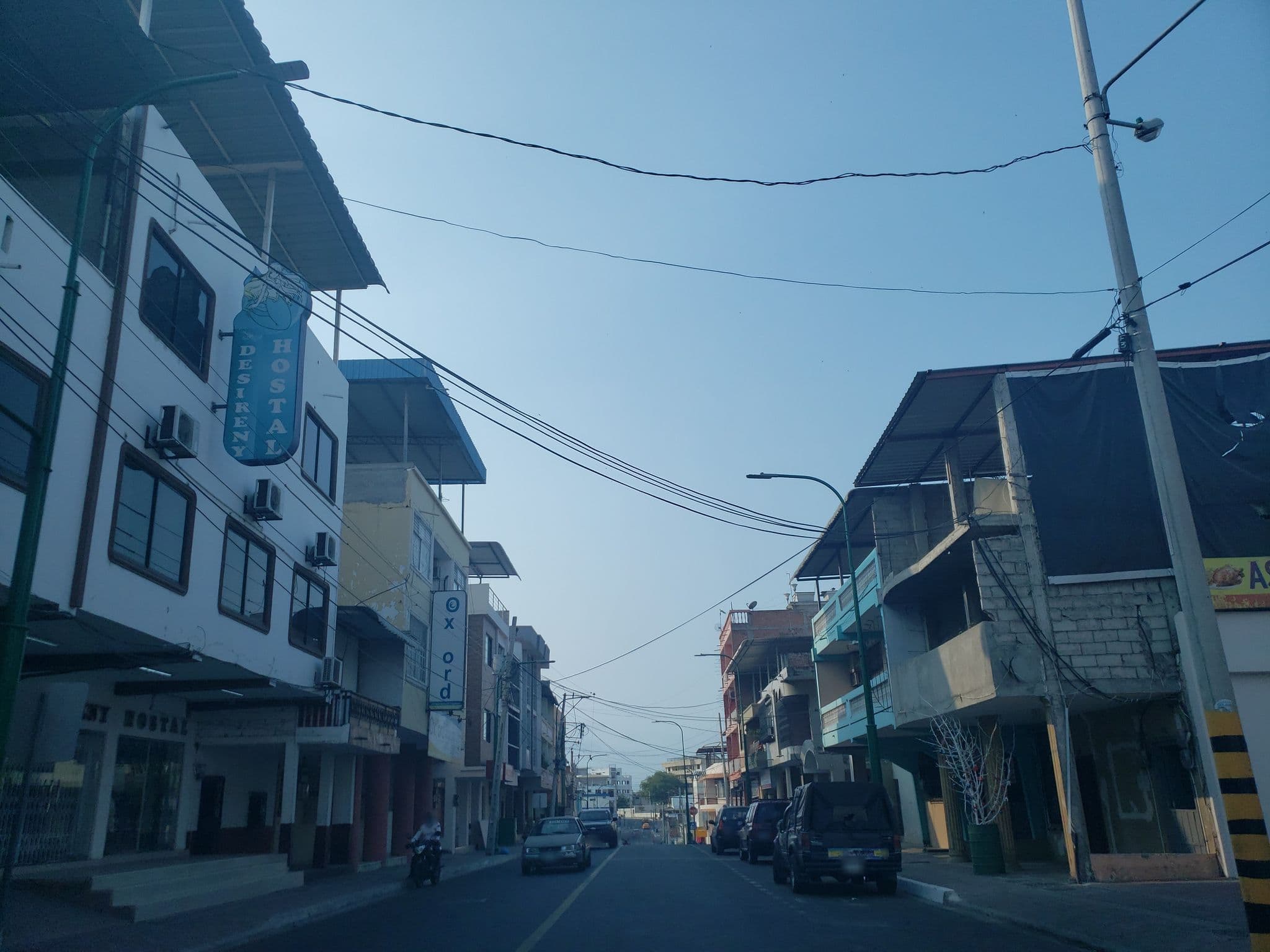 Street view near Sirenis Hostal, Manta — © javendano (CC BY-SA · Mapillary)