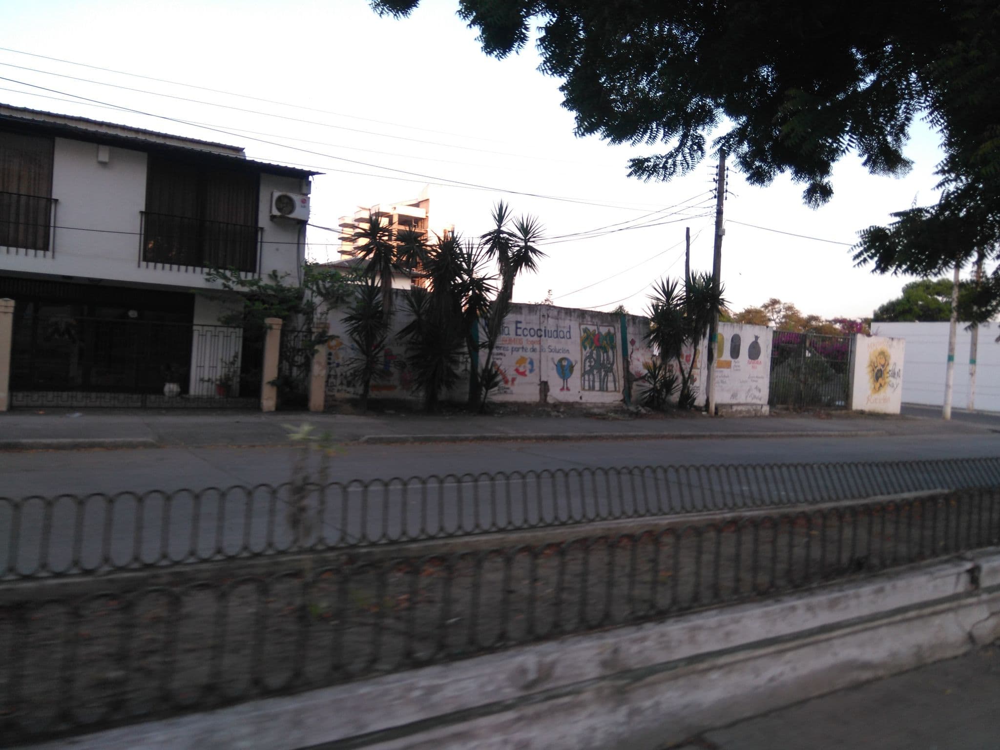 Street view near Hotel La Roca, Bahía de Caráquez — © daniballari (CC BY-SA · Mapillary)