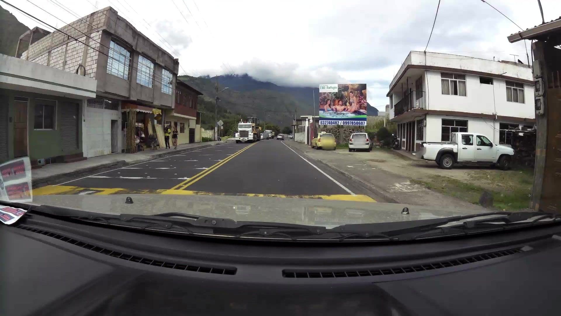Street view near Hostal Kamelot, Baños — © kaartcam (CC BY-SA · Mapillary)