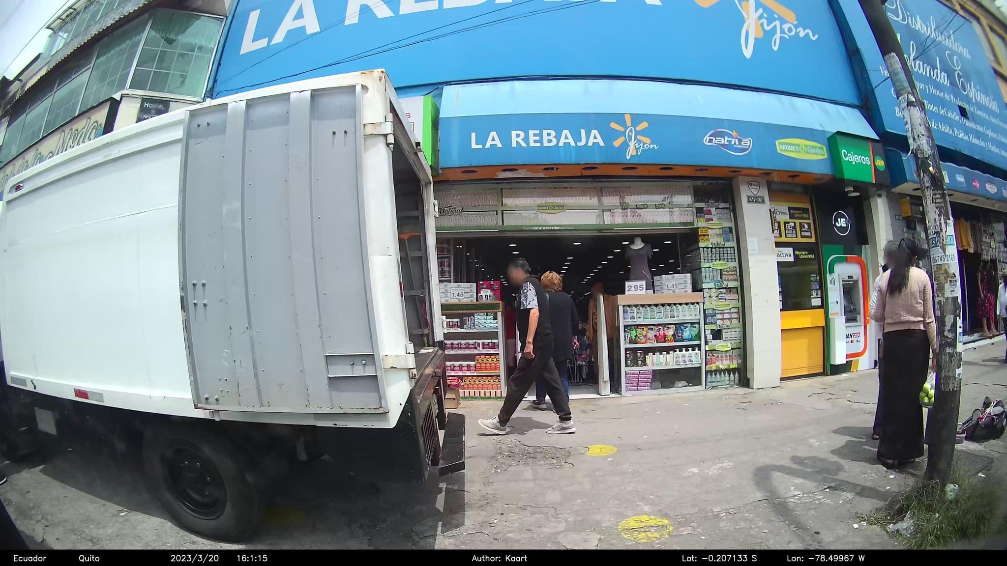 Street view near Hotel Casa Bianca, Quito — © kaart_2 (CC BY-SA · Mapillary)