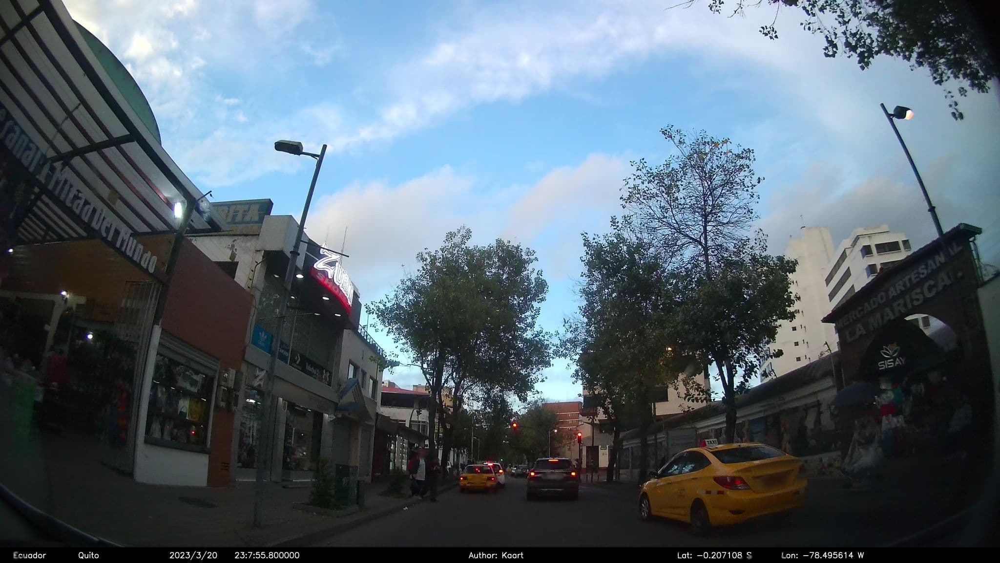 Street view near Hotel Lef, Quito — © kaart_2 (CC BY-SA · Mapillary)