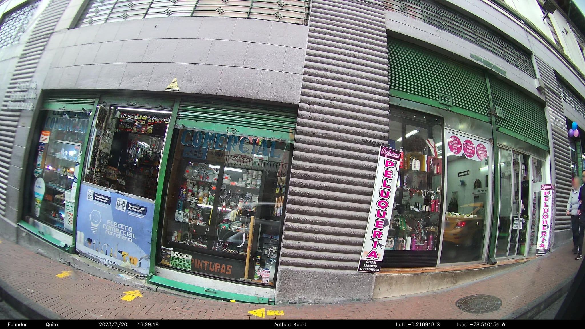 Street view near Casa Hotel Las Plazas, Quito — © kaart_2 (CC BY-SA · Mapillary)