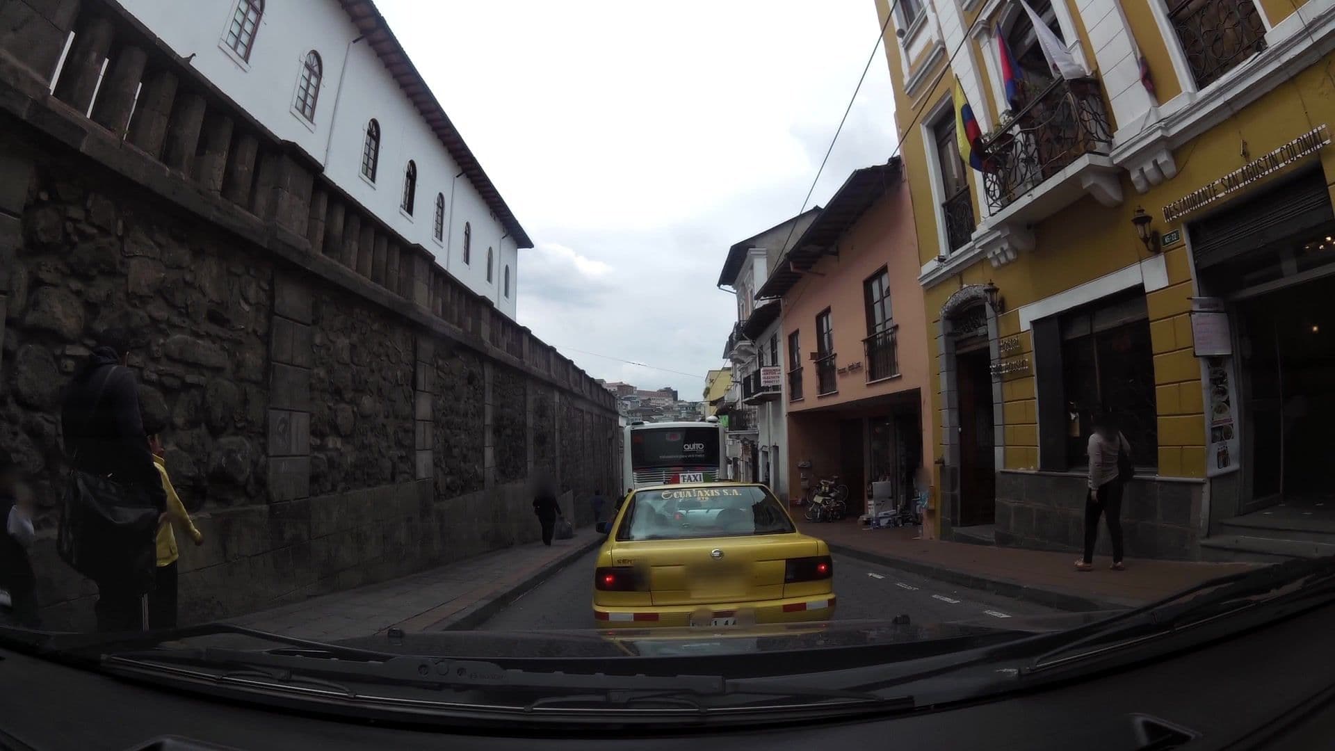 Street view near Hostal Quito Cultural, Quito — © kaartcam (CC BY-SA · Mapillary)