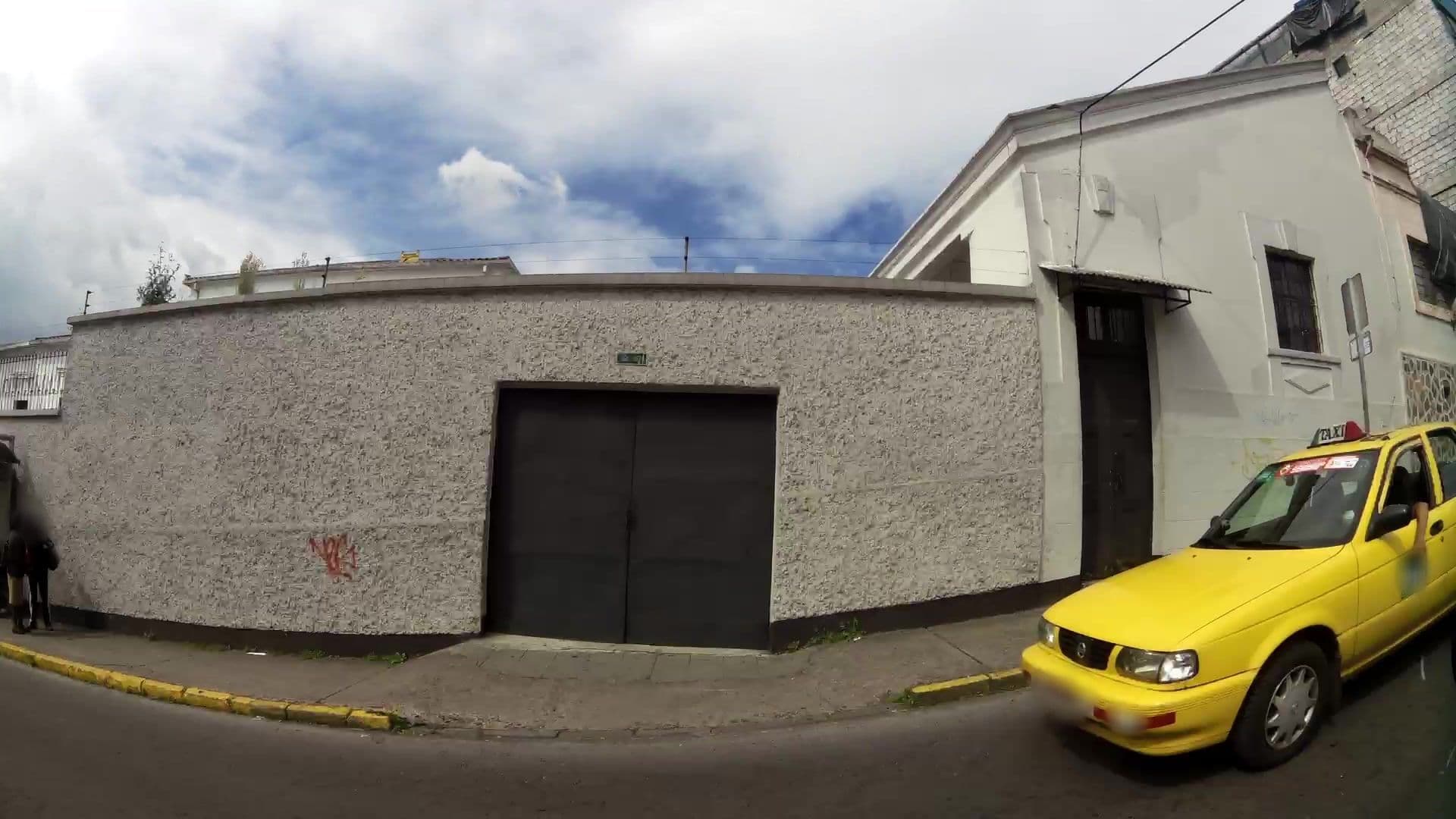 Street view near Hotel Mediterraneo, Quito — © kaartcam (CC BY-SA · Mapillary)