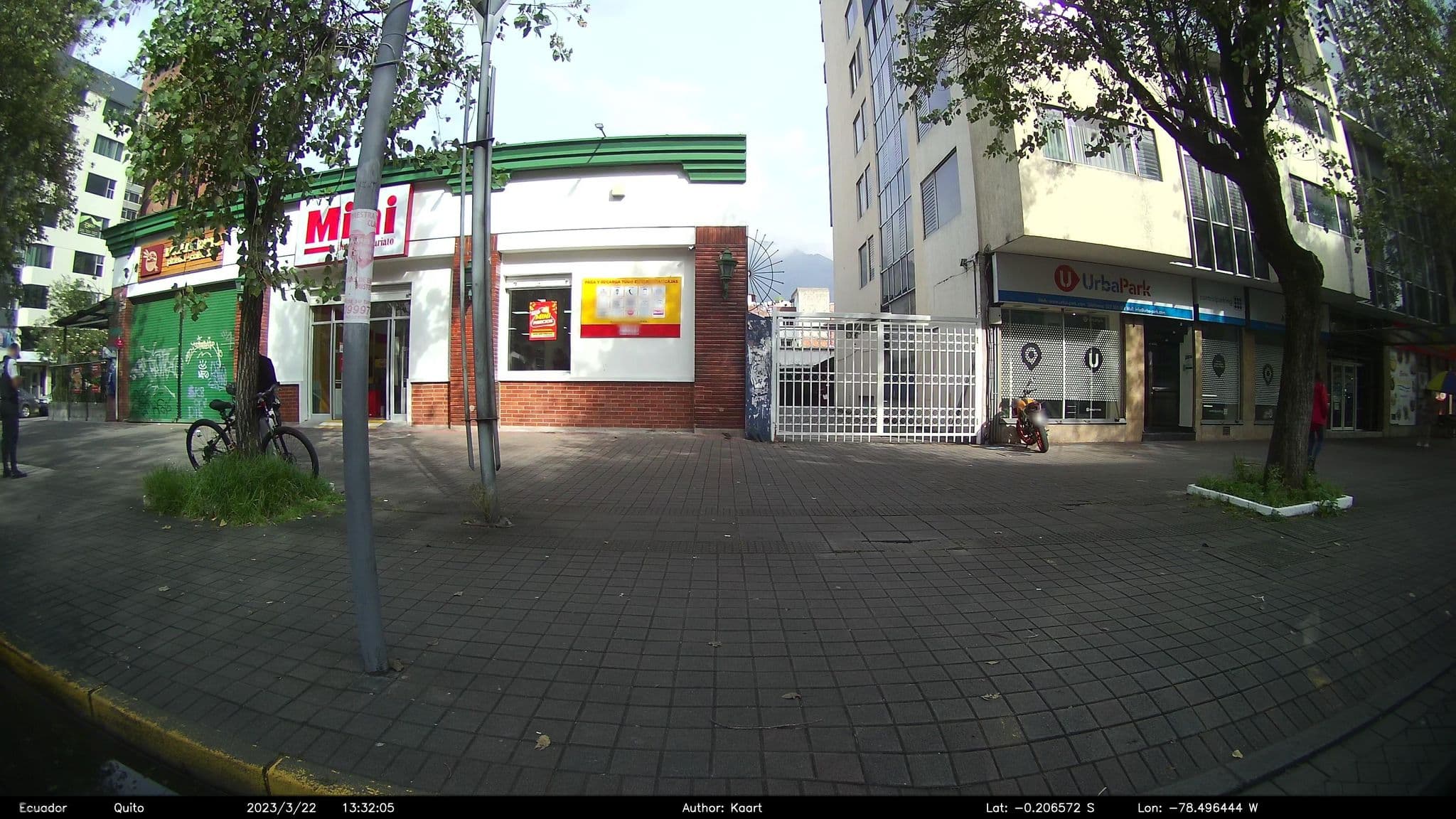 Street view near Hothello Cafe Hotel, Quito — © kaart_2 (CC BY-SA · Mapillary)