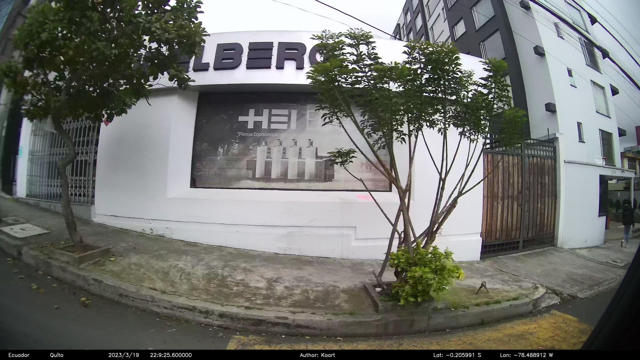 Street view near Hostal Vienna, Quito — © kaart_2 (CC BY-SA · Mapillary)