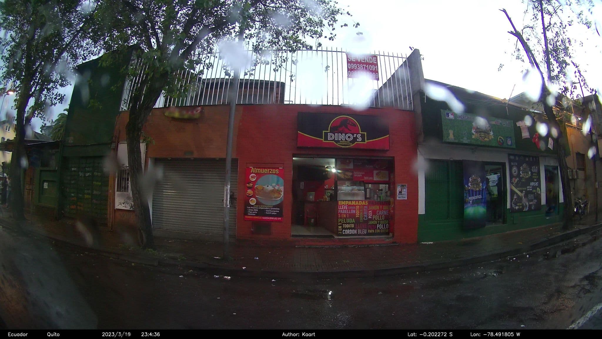 Street view near Loro Verde, Quito — © kaart_2 (CC BY-SA · Mapillary)