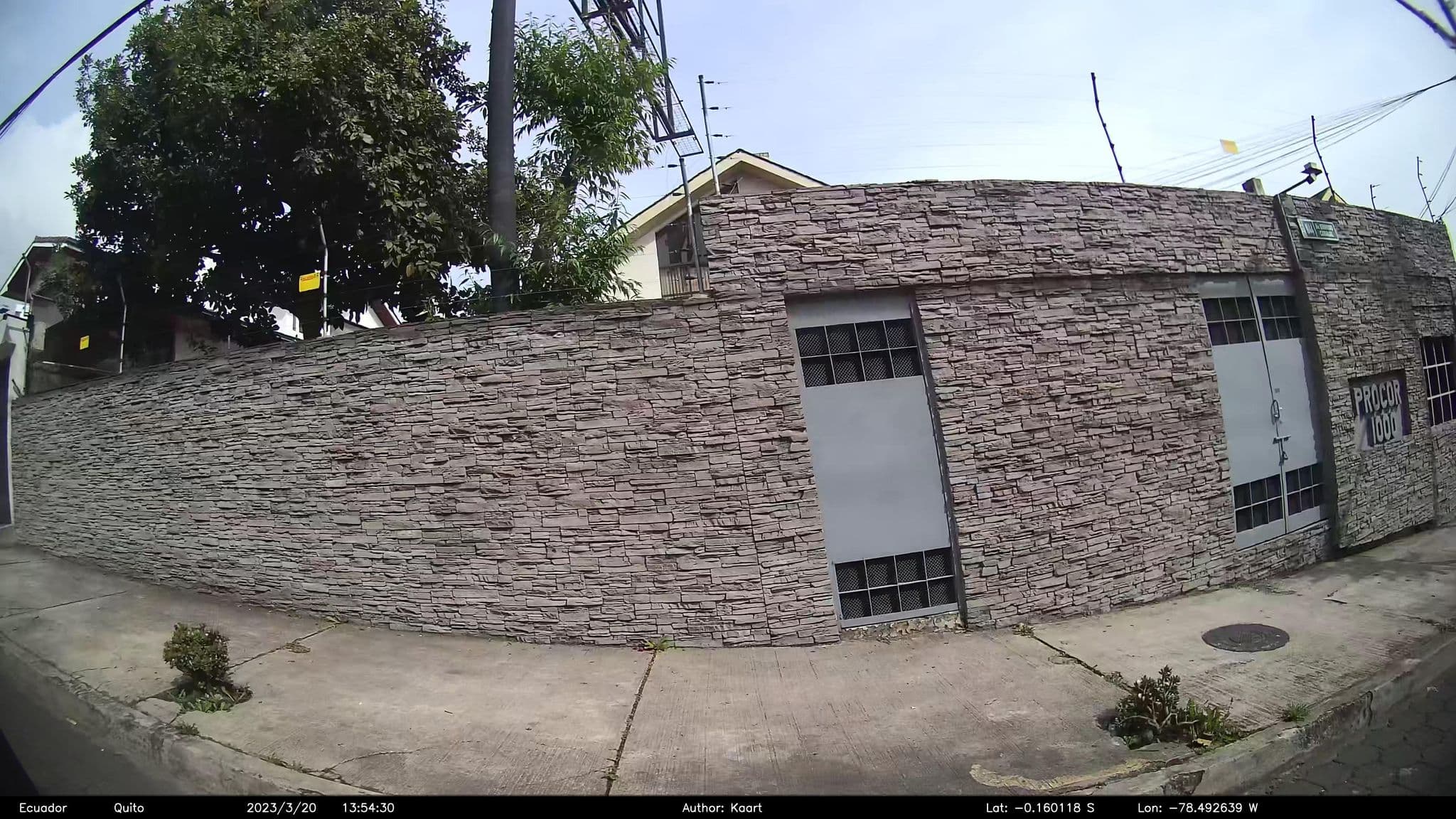 Street view near Volunteer House, Quito — © kaart_2 (CC BY-SA · Mapillary)