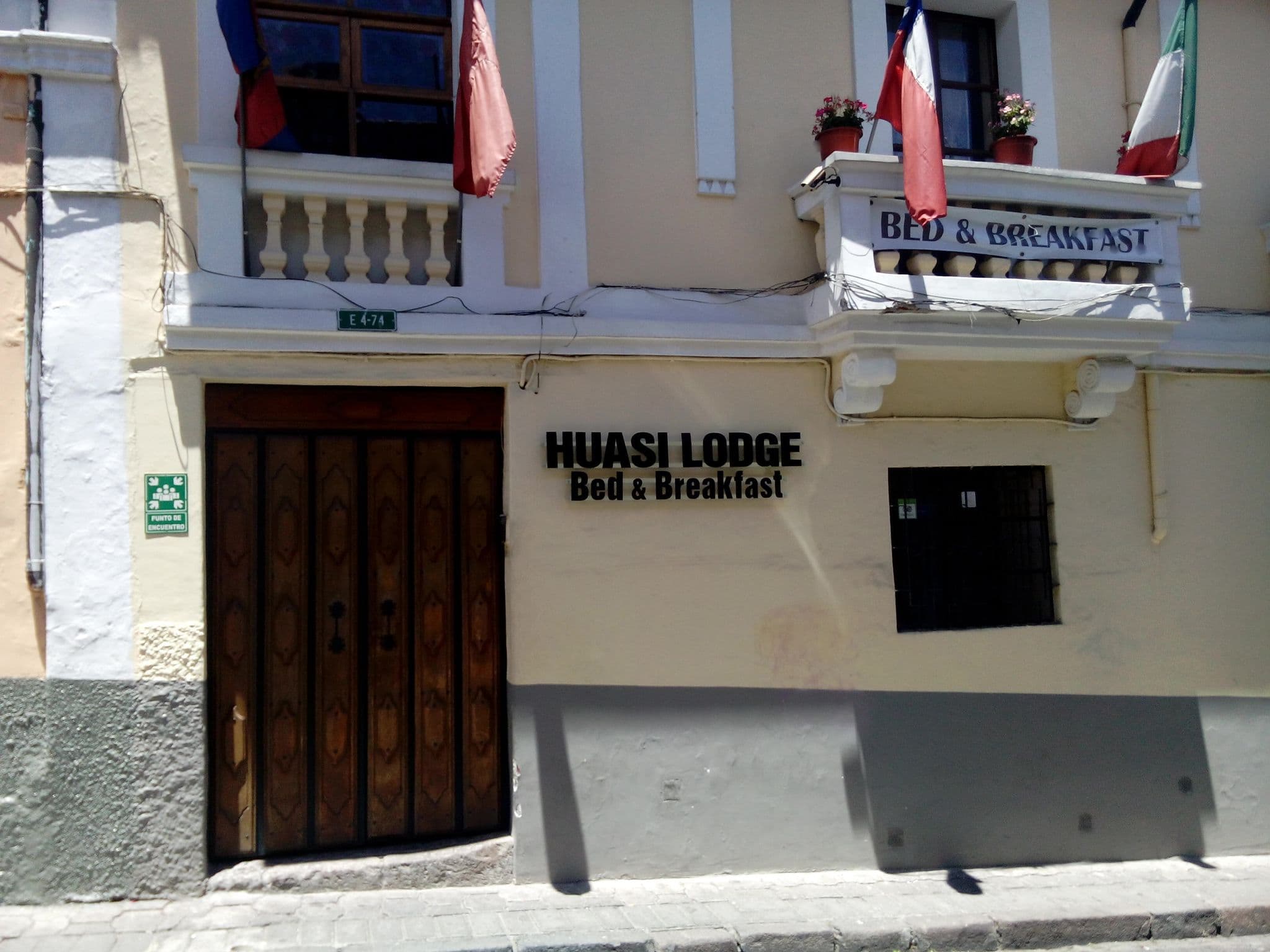 Street view near Colonial House, Quito — © johnarupire (CC BY-SA · Mapillary)