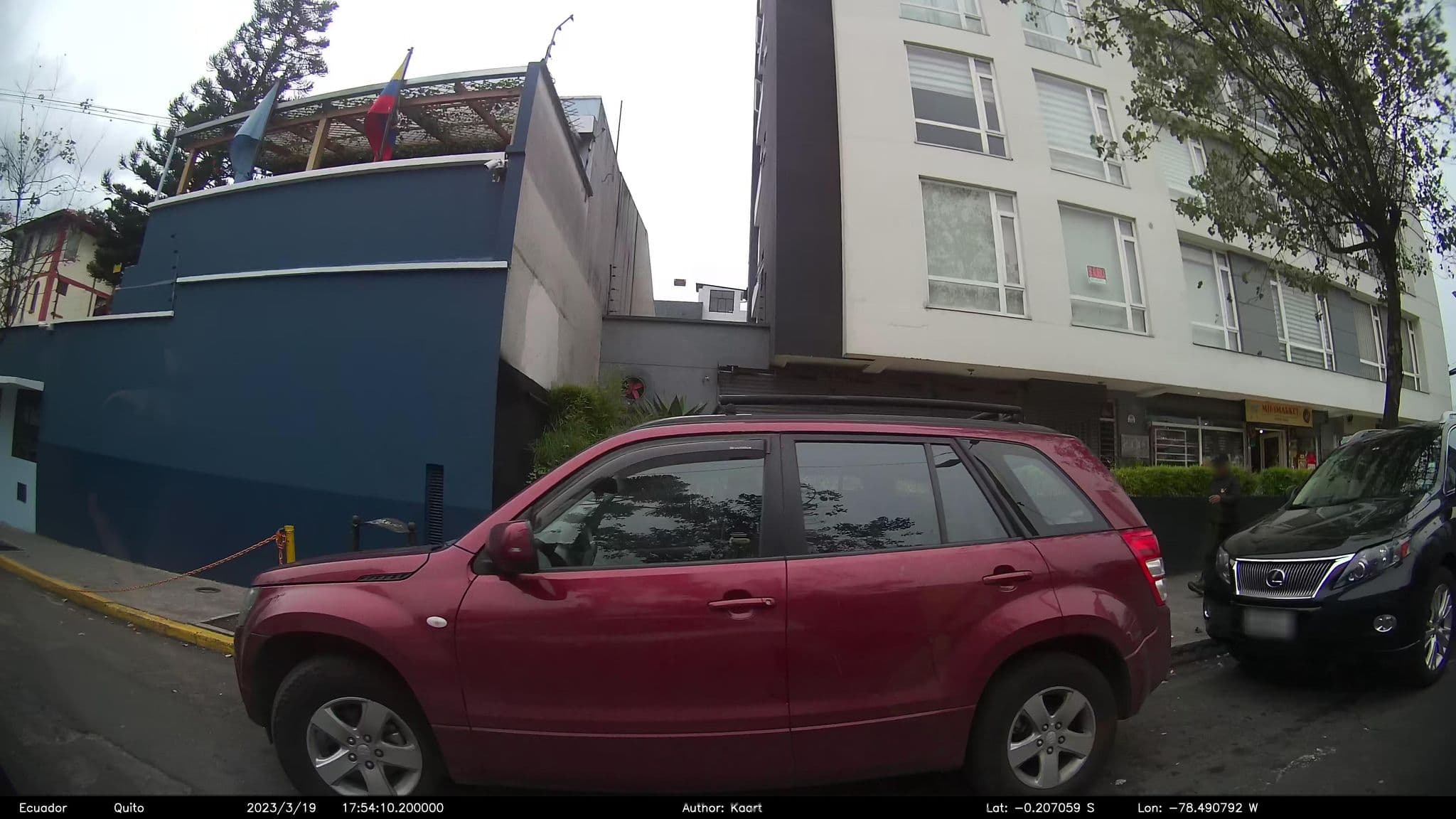 Street view near Sierra Madre Hotel, Quito — © kaart_2 (CC BY-SA · Mapillary)